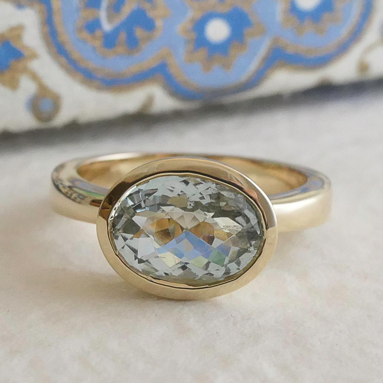 Bague aigue-marine ovale facettée de 7 x 10 mm en or jaune 14 carats, taille 7 en vente 2