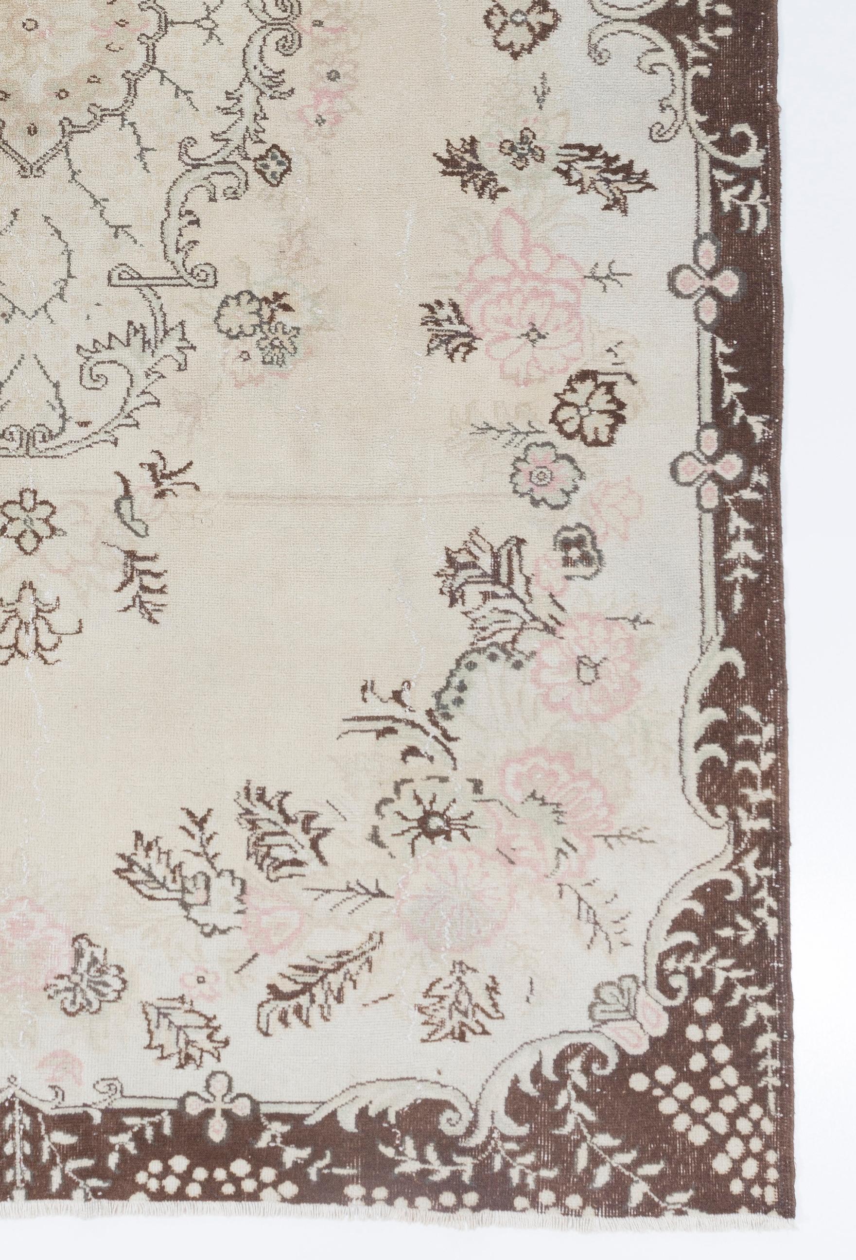 7x11 Ft Feiner handgeknüpfter Anatolischer Vintage-Teppich mit Blumen-Garten-Design im Zustand „Gut“ im Angebot in Spring Valley, NY
