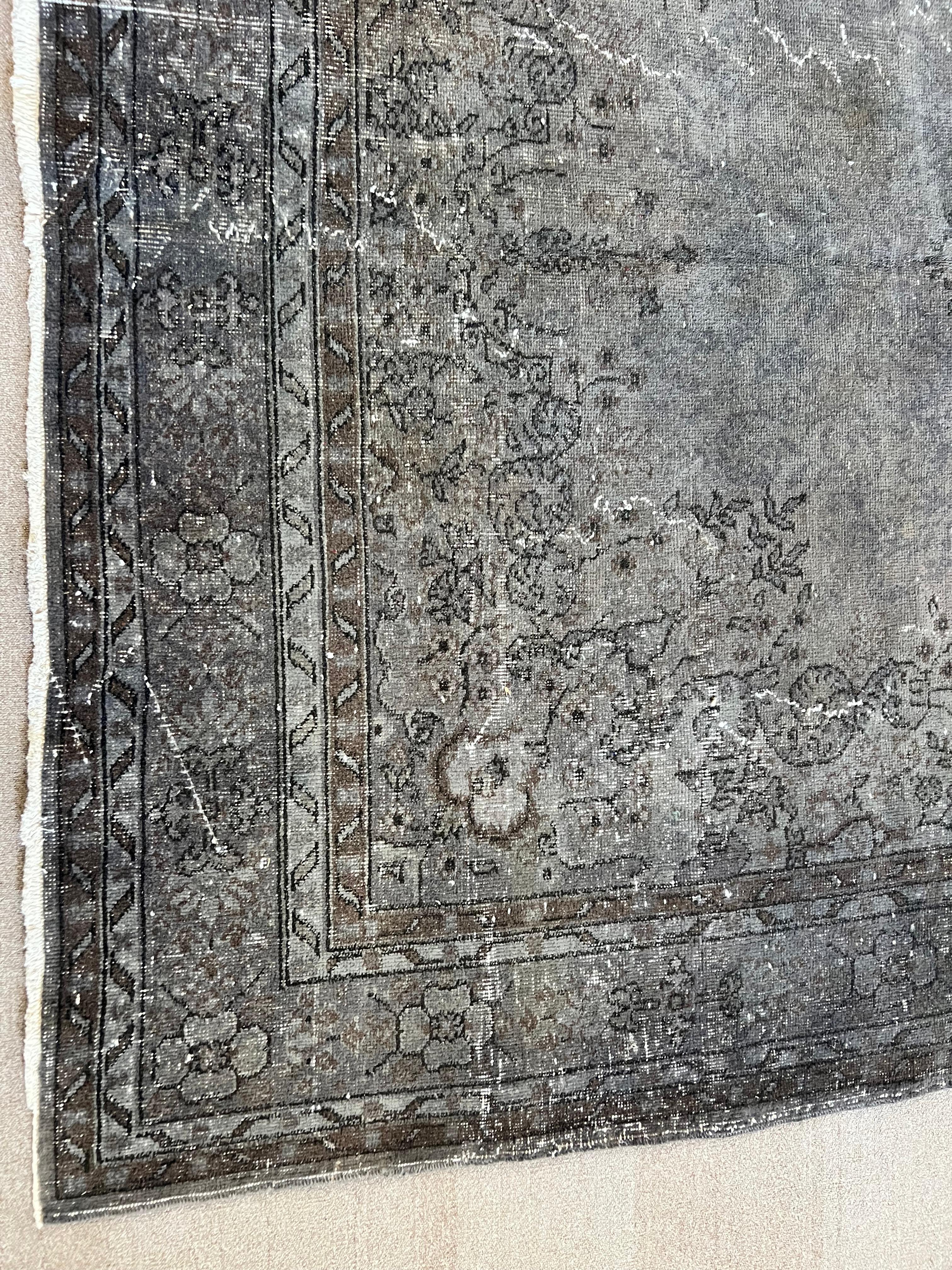 Moderno Tappeto di lana turca 7x11 Ft fatto a mano in grigio e marrone. Tappeto moderno riciclato in vendita