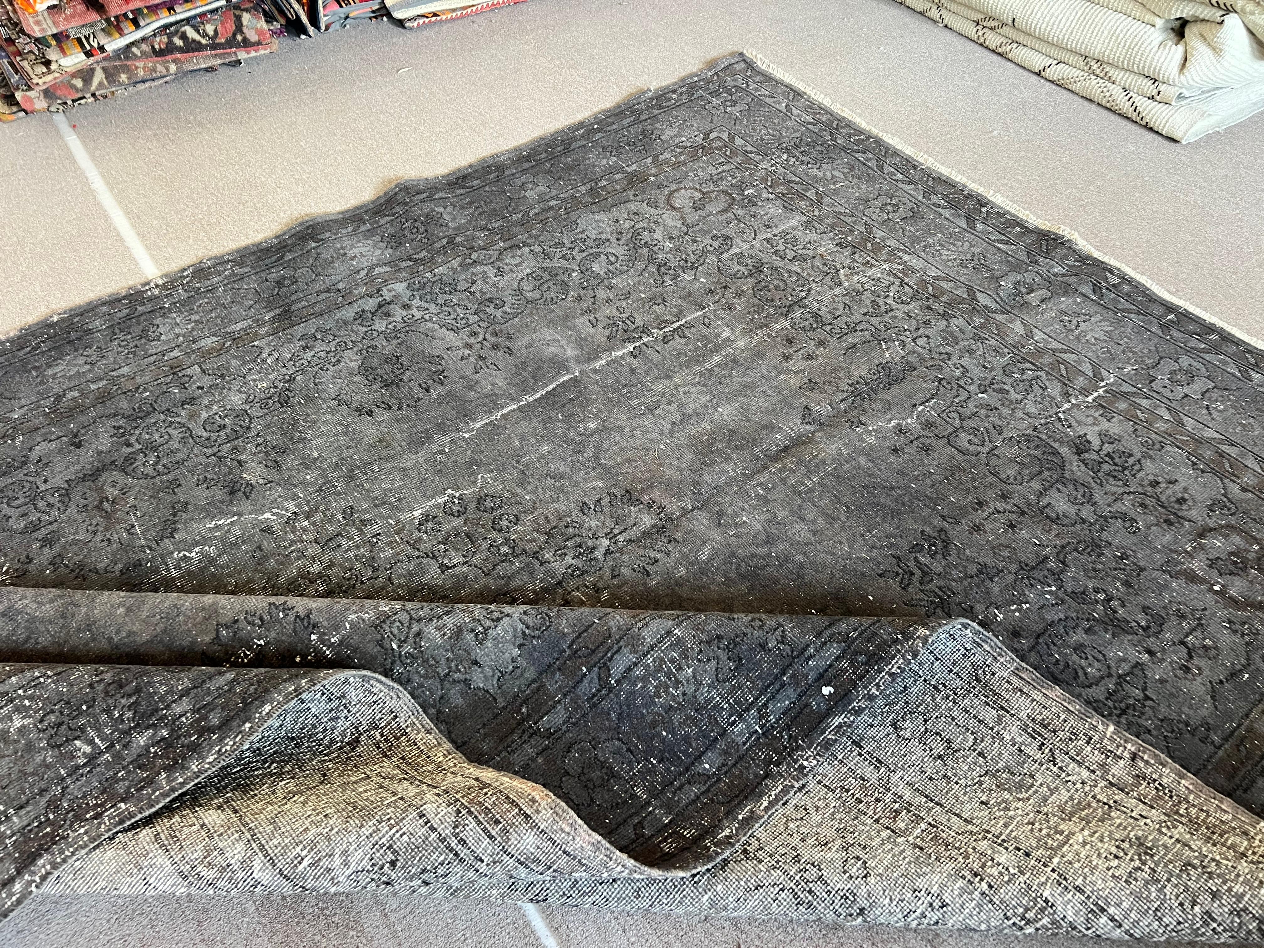 Tessuto a mano Tappeto di lana turca 7x11 Ft fatto a mano in grigio e marrone. Tappeto moderno riciclato in vendita