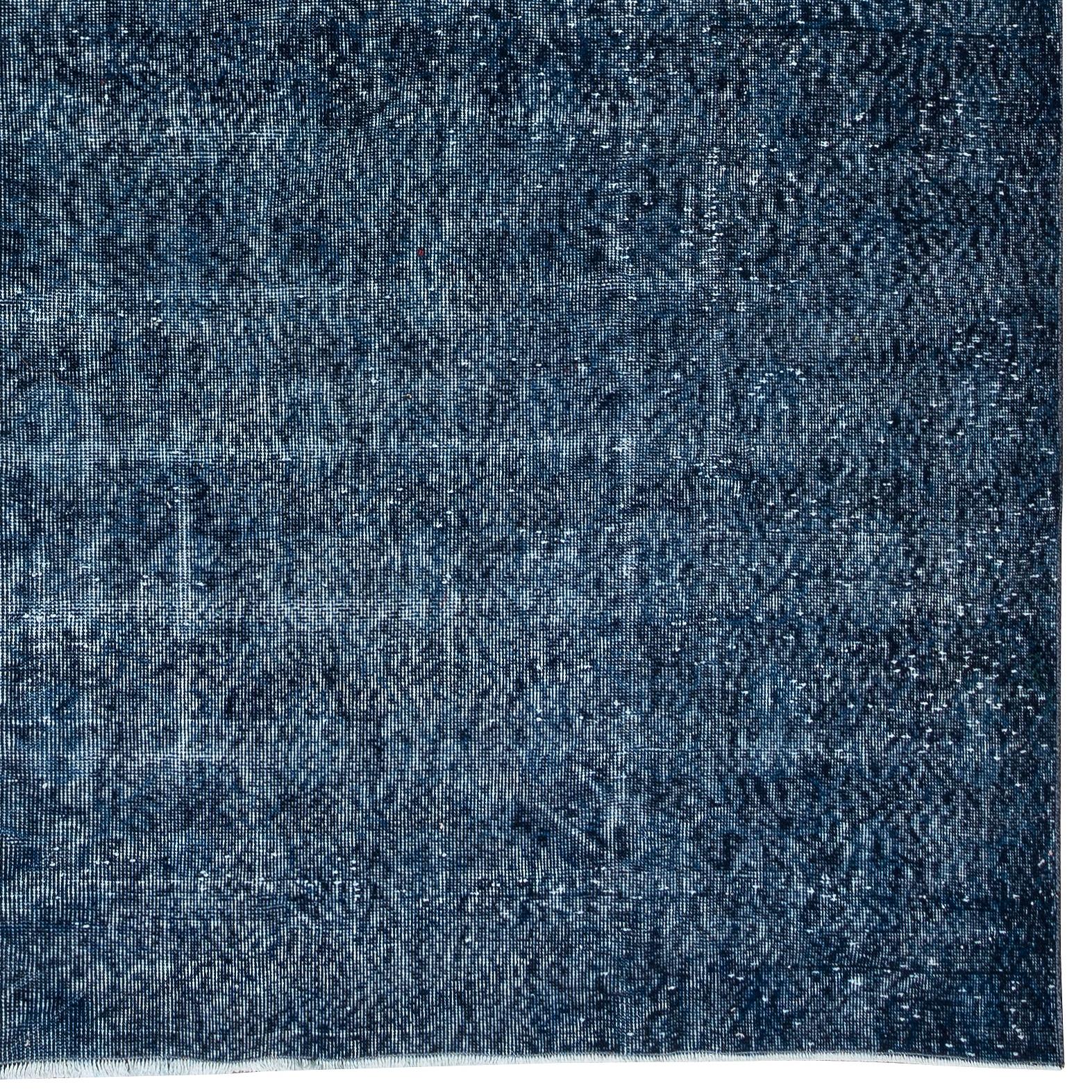 Alfombra Turca Vintage de 7x11 Pies en Azul Marino hecha a mano para Interiores Modernos siglo XX en venta