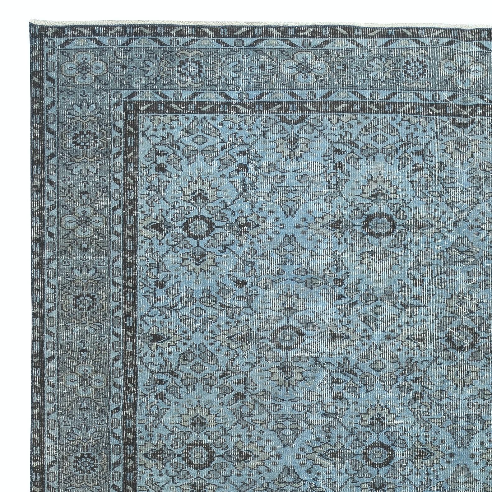 Turco 7x11.5 Ft Tappeto moderno fatto a mano in lana turca di colore blu con design floreale in vendita