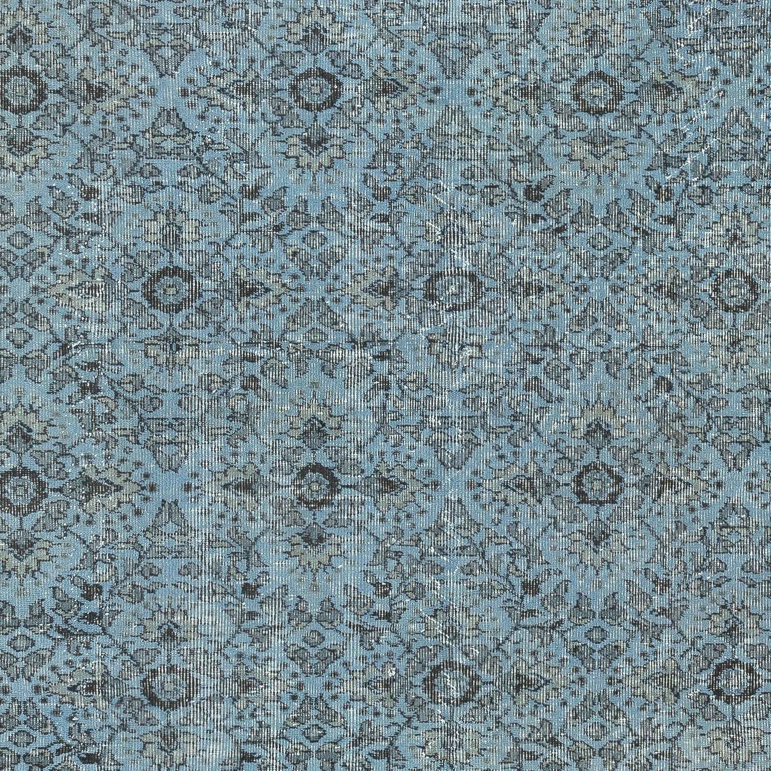 Annodato a mano 7x11.5 Ft Tappeto moderno fatto a mano in lana turca di colore blu con design floreale in vendita