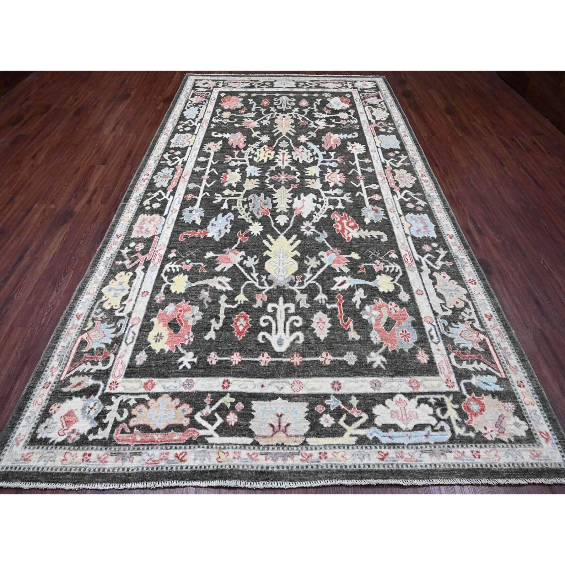 Noir anthracite, Afghan Angora Oushak avec motif de feuilles colorées, noué à la main, teintures végétales, 100% laine, Gallery Size, Wide and Long Runner, Special Size, Tapis d'Orient
Matières premières : Laine
Latex : Pas de poils 
hauteur : 0,25