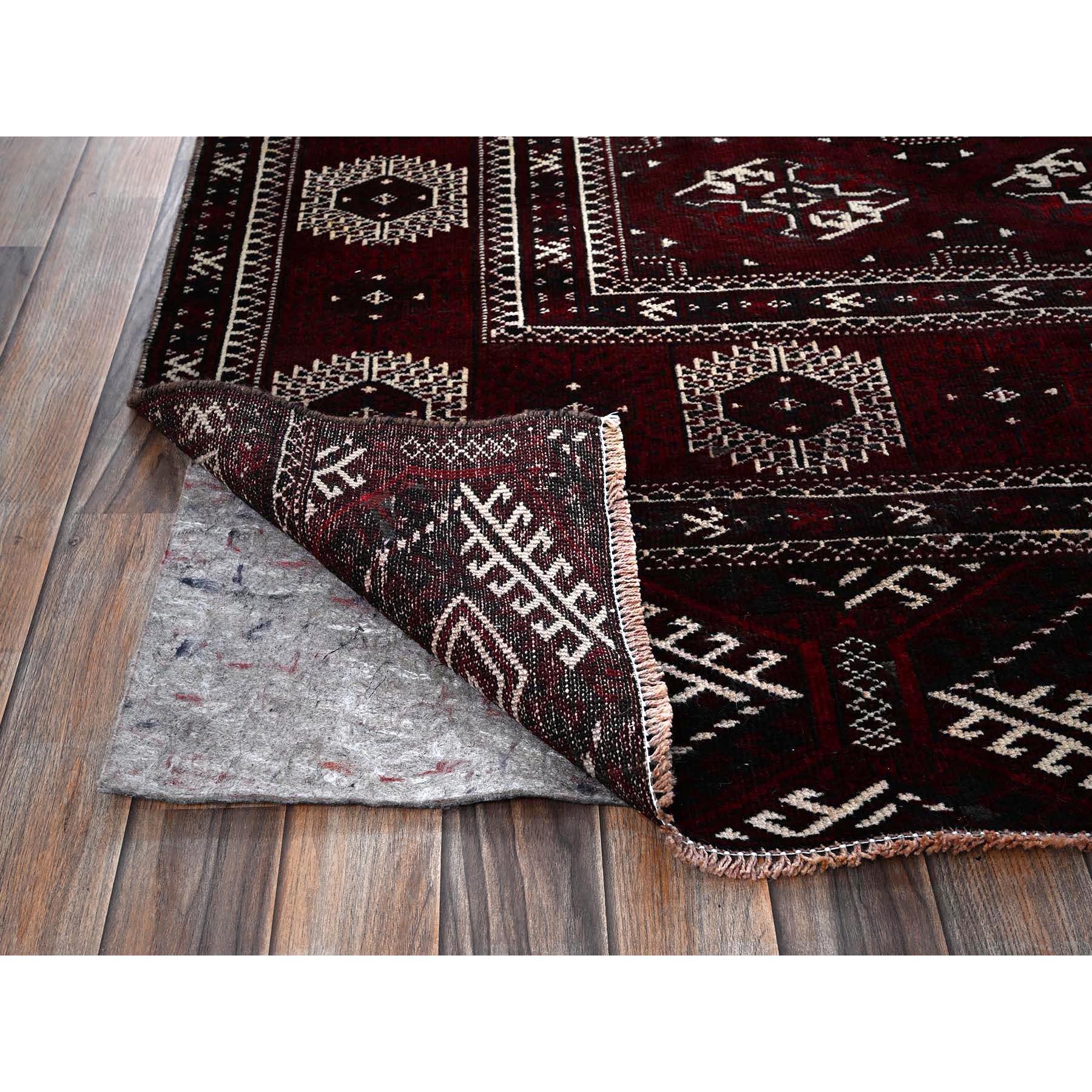 7'x13' Tapis de course en laine vintage Turkoman Afghan Bokara noué à la main, rouge vin Excellent état - En vente à Carlstadt, NJ