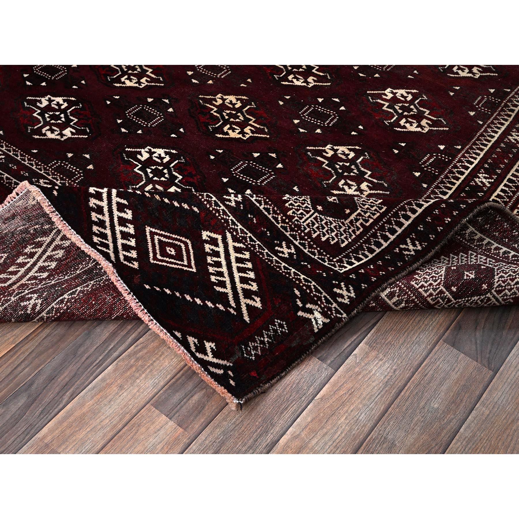 Laine 7'x13' Tapis de course en laine vintage Turkoman Afghan Bokara noué à la main, rouge vin en vente