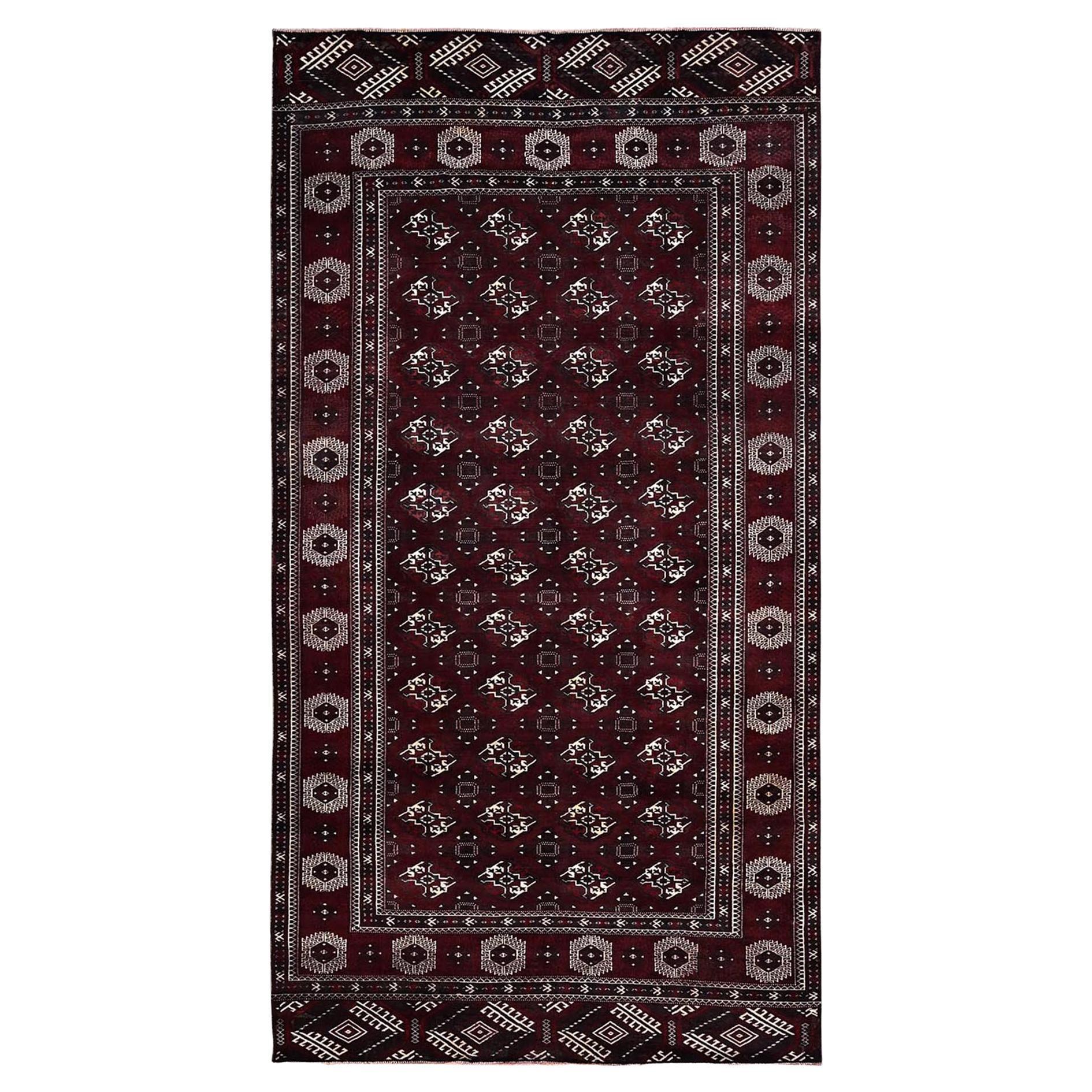 7'x13' Tapis de course en laine vintage Turkoman Afghan Bokara noué à la main, rouge vin en vente