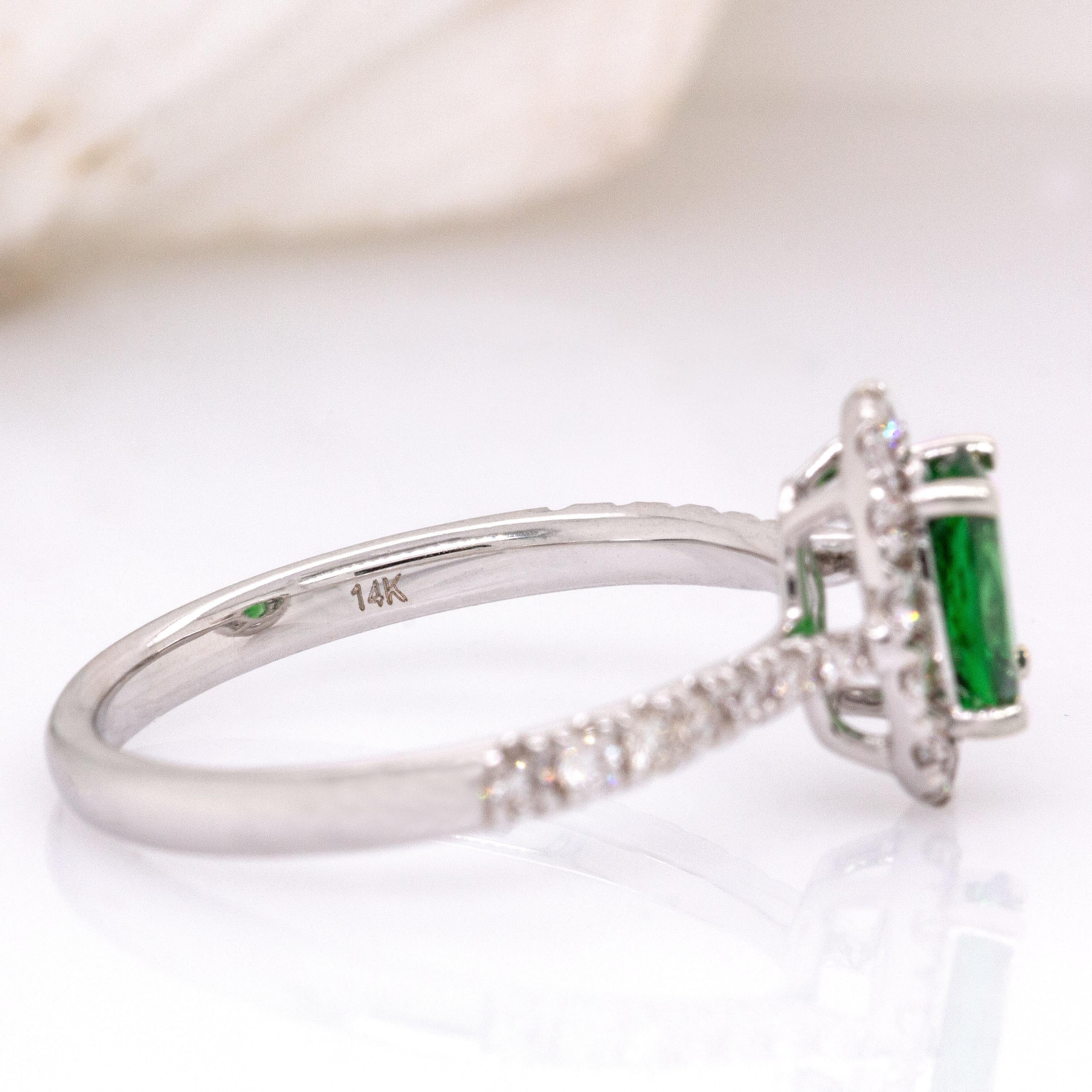 Anello con granato tsavorite 7x5 mm e diamanti naturali: Oro massiccio 14K Whiting in vendita 1