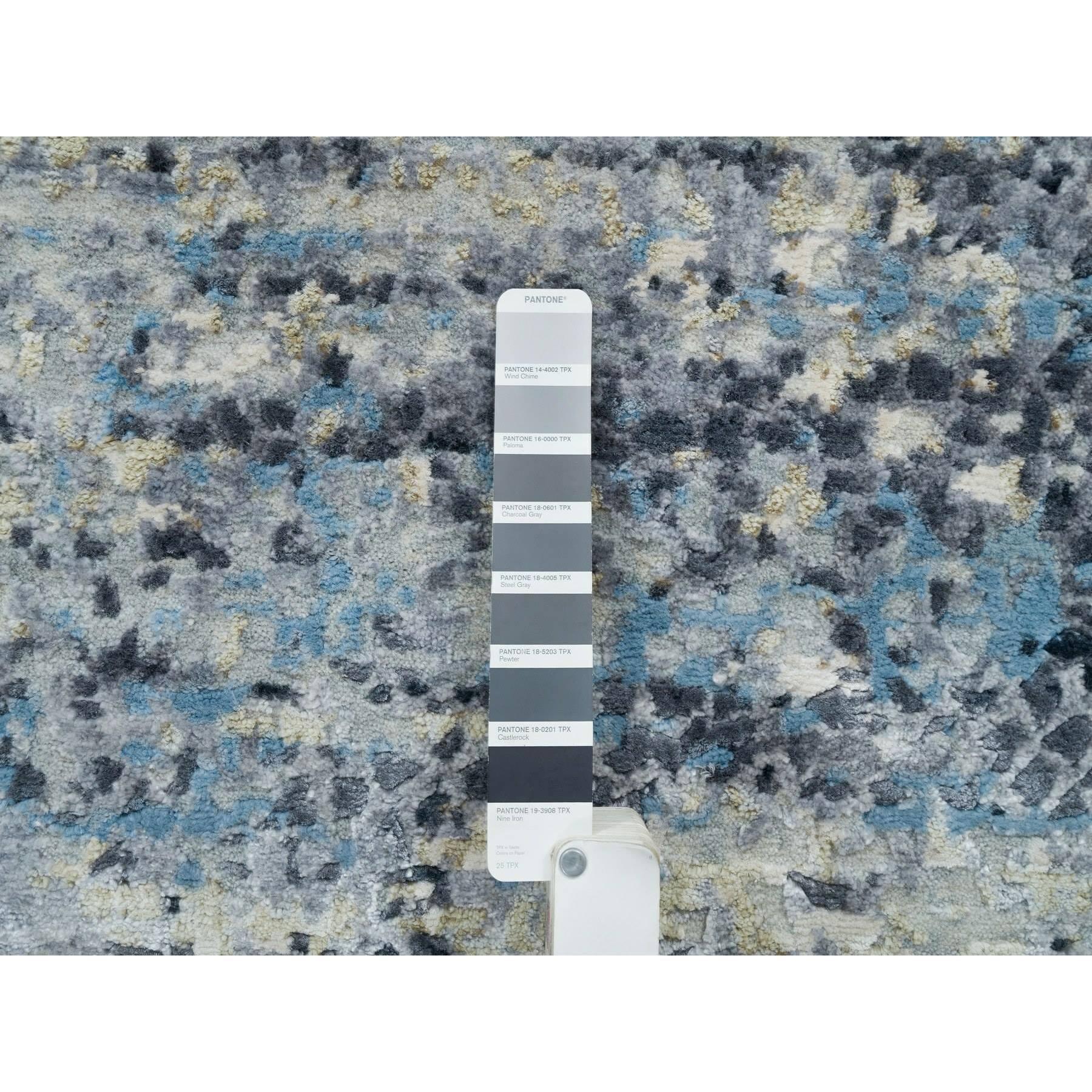 Indian 7'x7' Blue Gray Wool & Silk Hand Knotted Abstract Round Oriental Rug For Sale