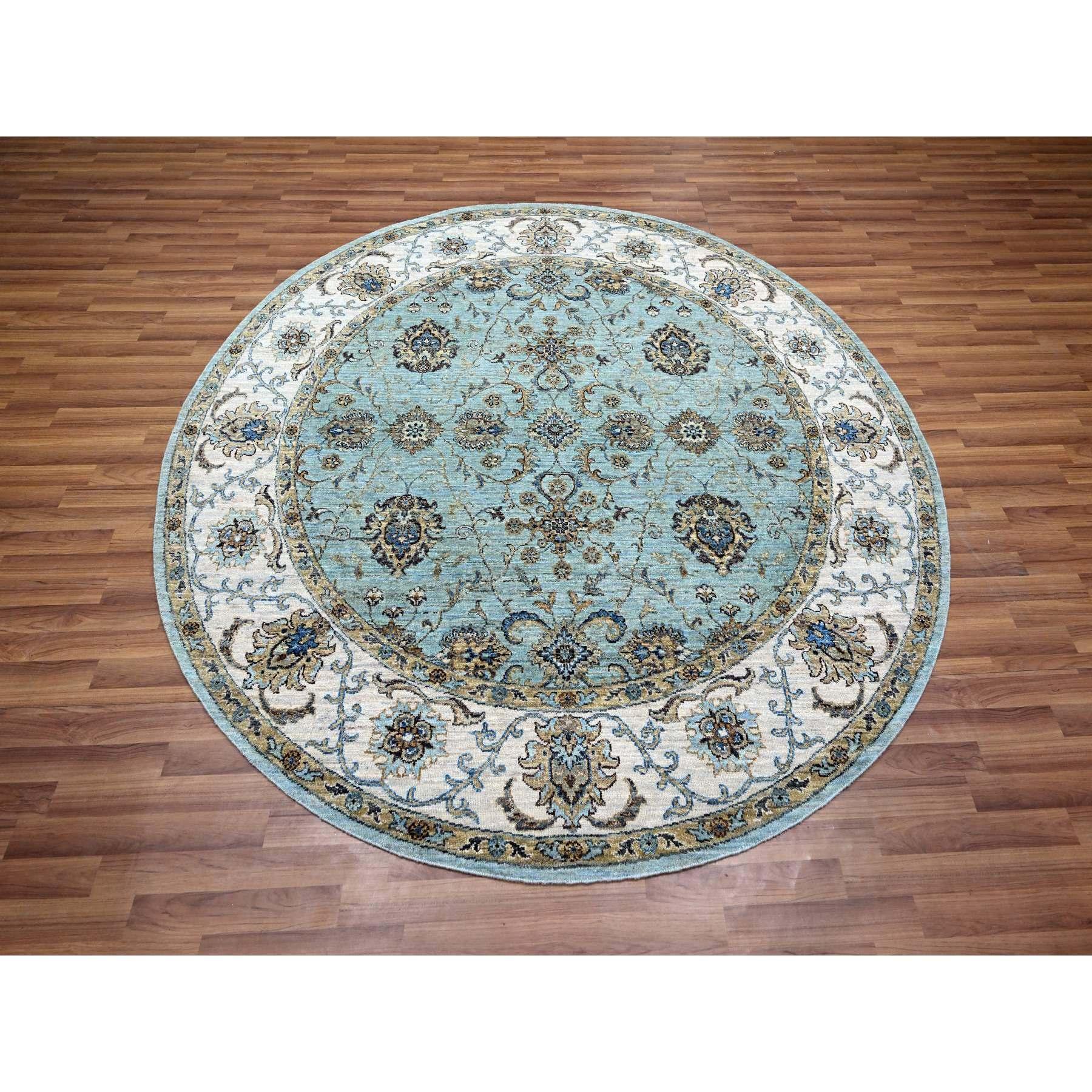 Kristallblau, Natürliche Farbstoffe, Agra, Shah Abbas Flower Vines Design, Handgeknüpft, Luxuriöse Wolle, Dichtere Webart, Rund, Orientteppich
Primäre MATERIALIEN: Wolle
Latex: Nein Florhöhe: 0.25 Zoll
Stil: Transitional
Grundfarbe: Blau
Sekundäre
