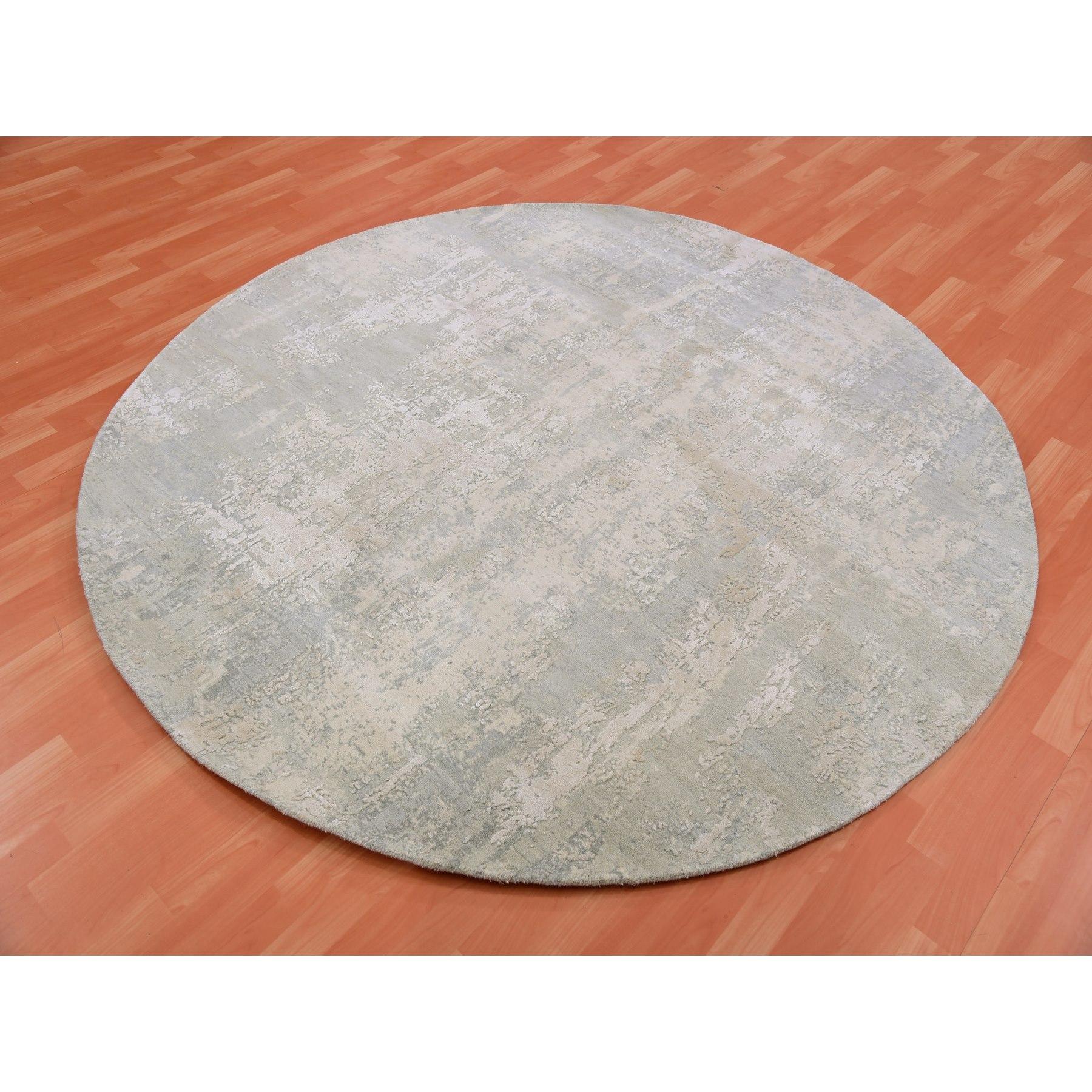 Indian 7'x7' Gray Hand Knotted Modern Abstract Pattern Wool and Silk Round Rug For Sale