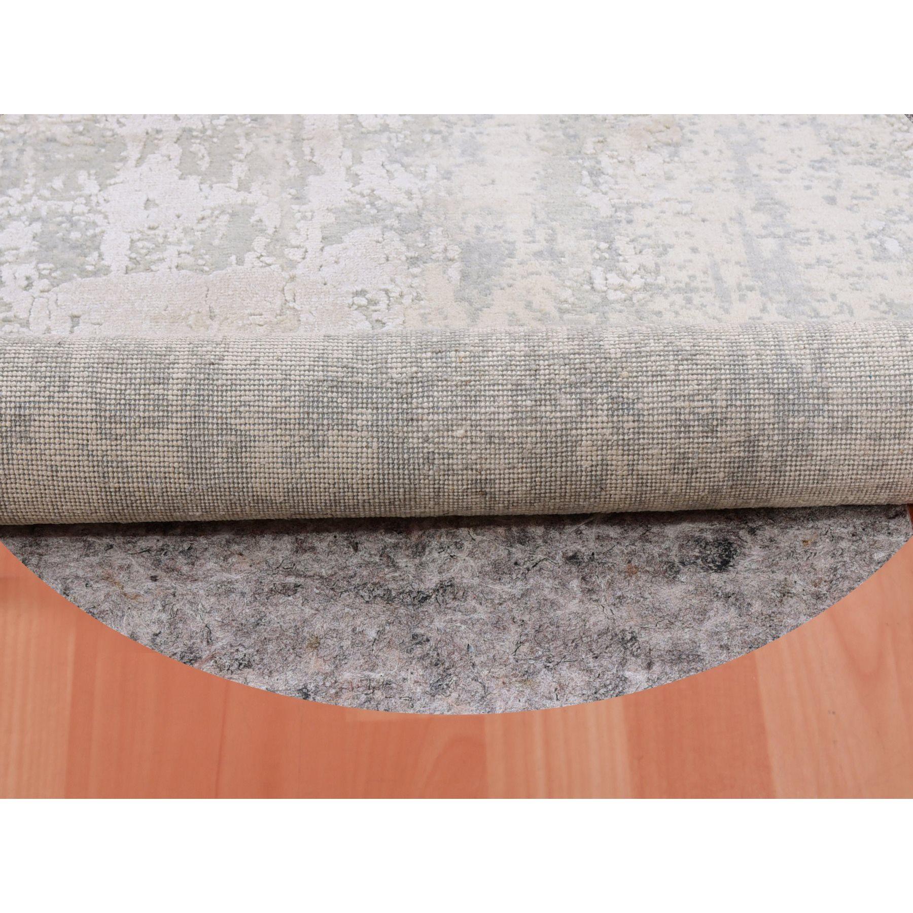 Hand-Knotted 7'x7' Gray Hand Knotted Modern Abstract Pattern Wool and Silk Round Rug For Sale