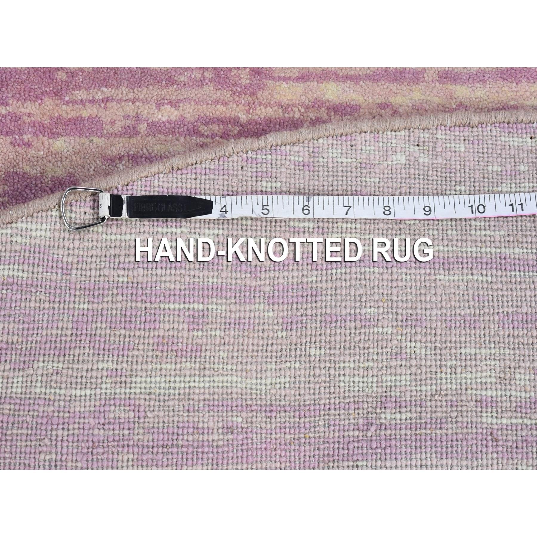7'x7' Pink Thick and Plush Pure Wool Ombre Design Hand Knotted Round Rug For Sale 4