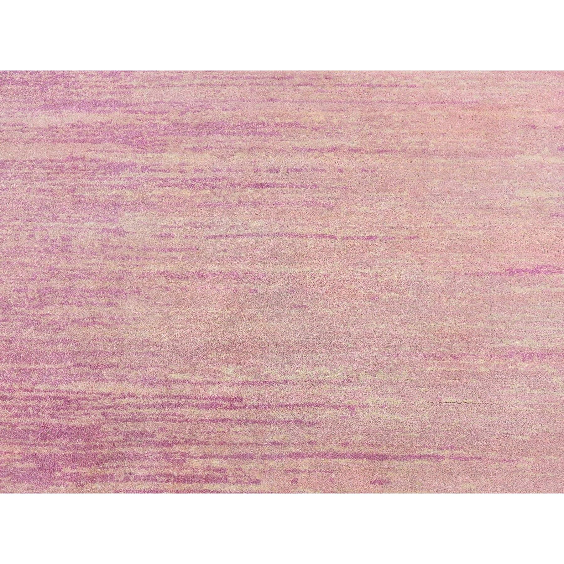 Indian 7'x7' Pink Thick and Plush Pure Wool Ombre Design Hand Knotted Round Rug For Sale