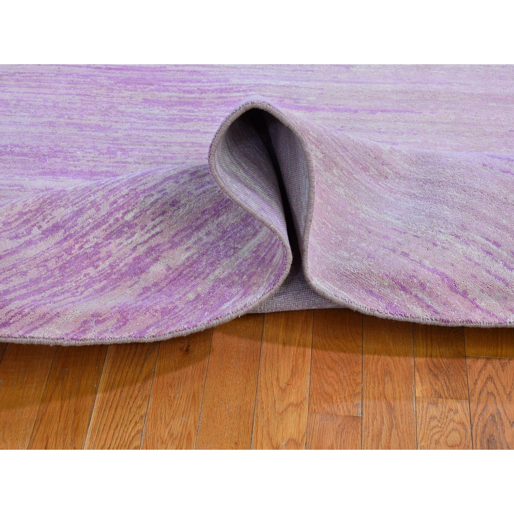 Hand-Knotted 7'x7' Pink Thick and Plush Pure Wool Ombre Design Hand Knotted Round Rug For Sale