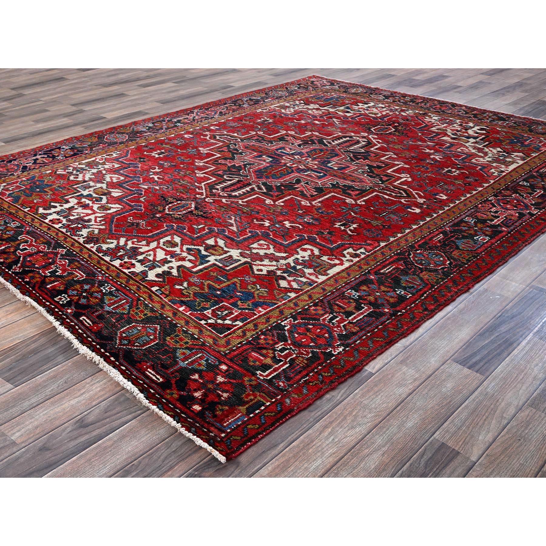 Persiano 7'x9' Ajax Red Vintage Persian Heriz Tappeto orientale in pura lana annodato a mano in vendita