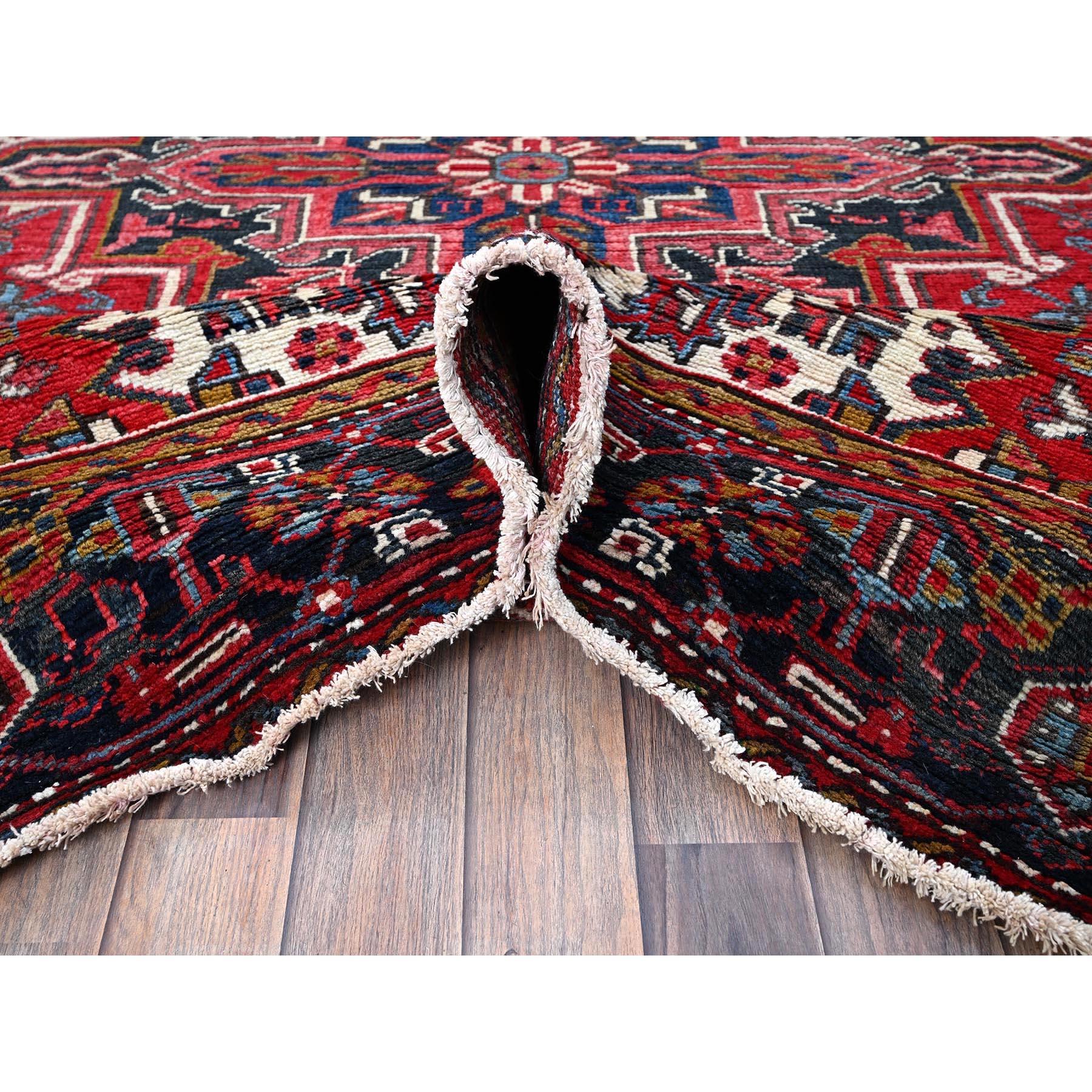 7'x9' Ajax Red Vintage Persian Heriz Tappeto orientale in pura lana annodato a mano In condizioni ottime in vendita a Carlstadt, NJ