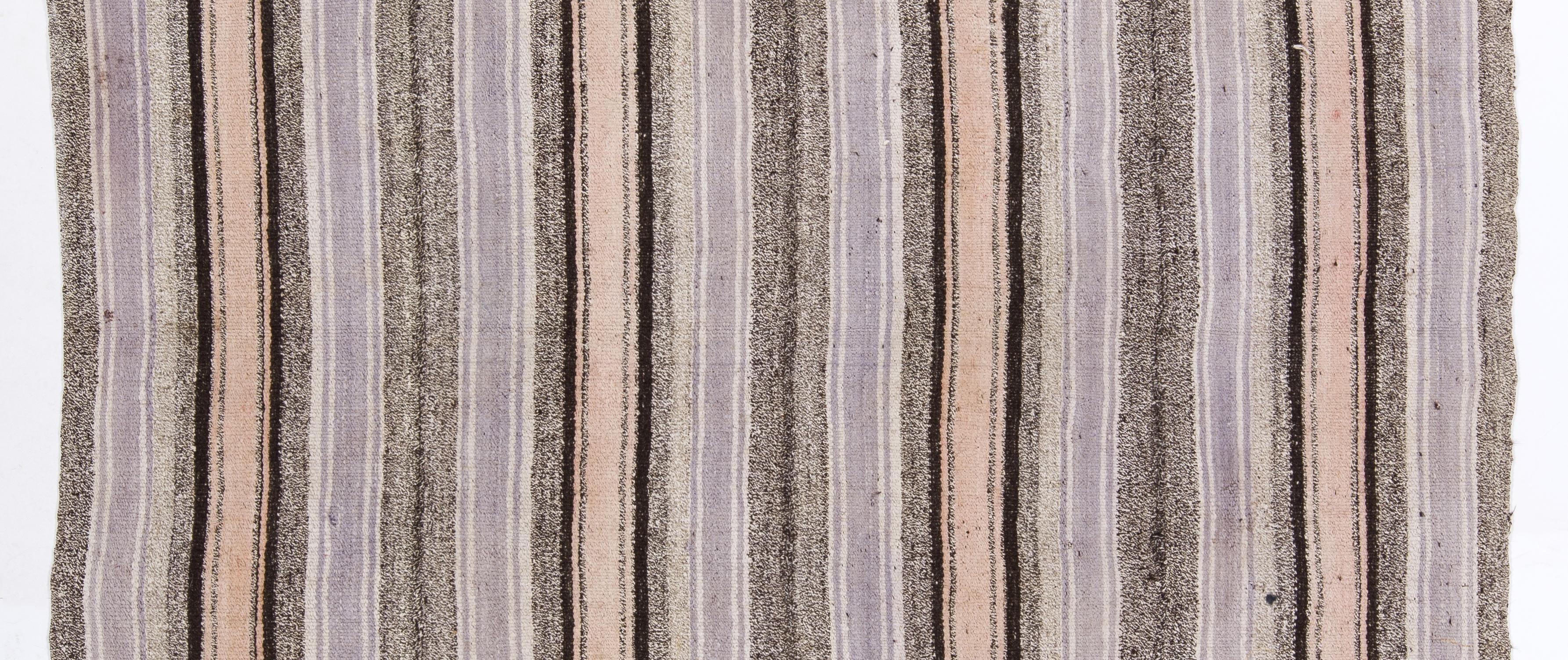 Handgefertigter Flachgewebe-Teppich aus Baumwolle, Wolle und Ziegenhaar aus Anatolien (Kilim) mit Bändern (Kelim) im Angebot