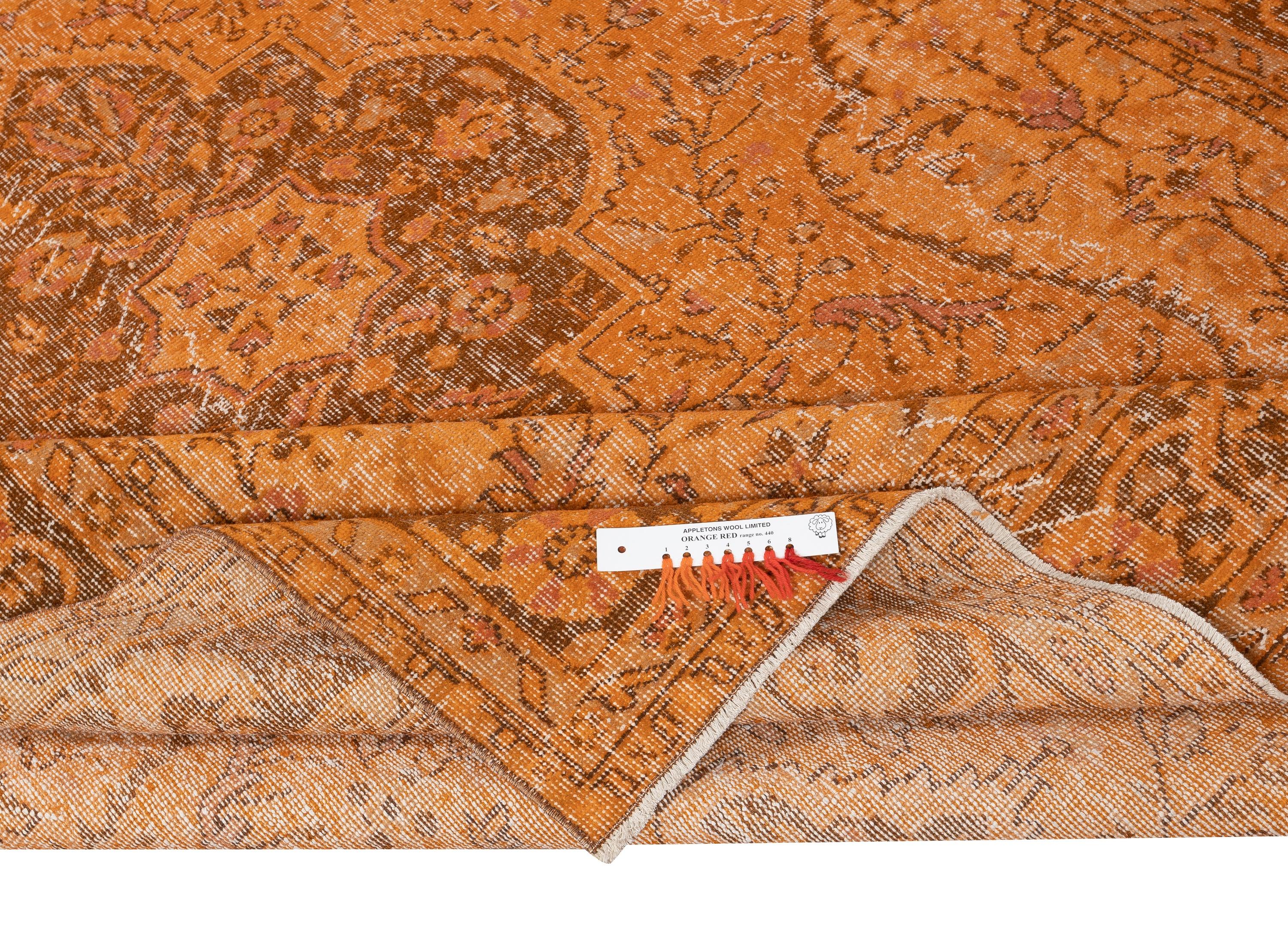 Moderno 7x9.4 Ft Tappeto turco fatto a mano. Tappeto vintage tinto di arancione per una casa moderna in vendita