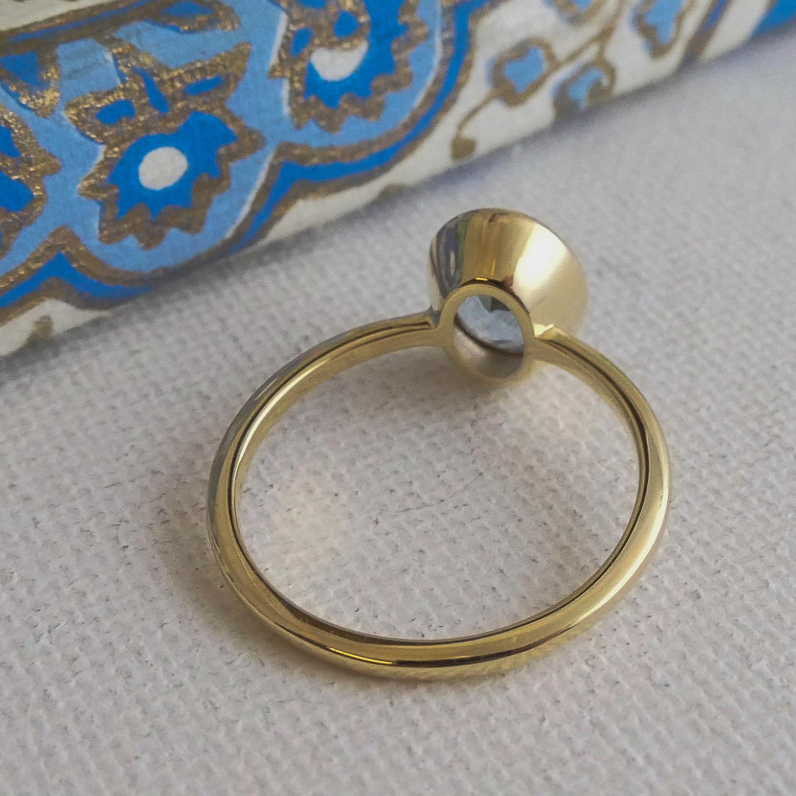 Bague aigue-marine de 7 x 9 mm en or jaune 14 carats - Taille 7 Neuf - En vente à Oslo, 03