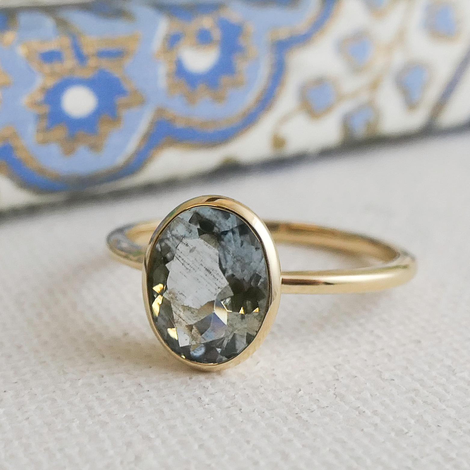 Bague aigue-marine de 7 x 9 mm en or jaune 14 carats - Taille 7 en vente 1