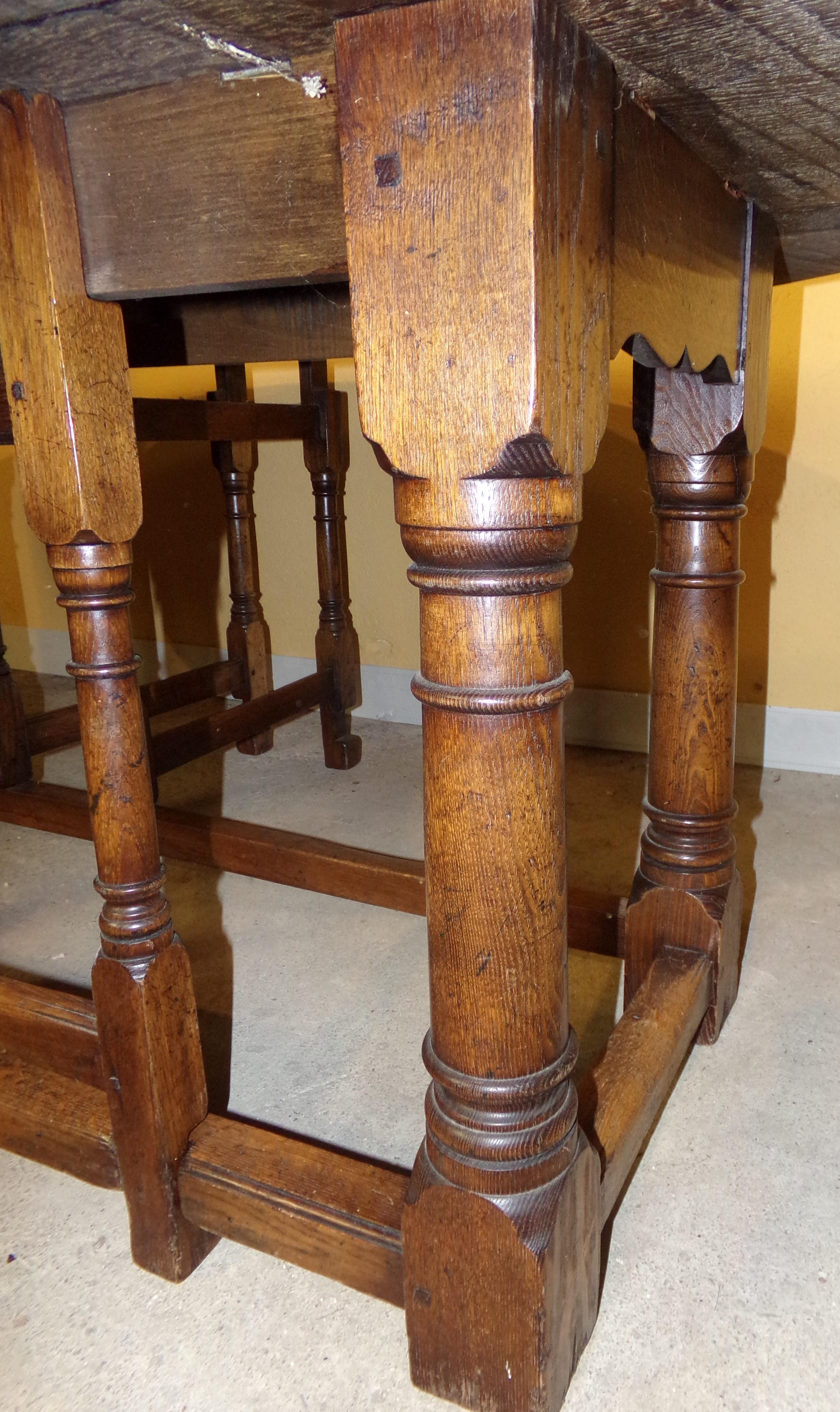 Charles II 8-10 Seater Oval English Gateleg Table in Oak For Sale