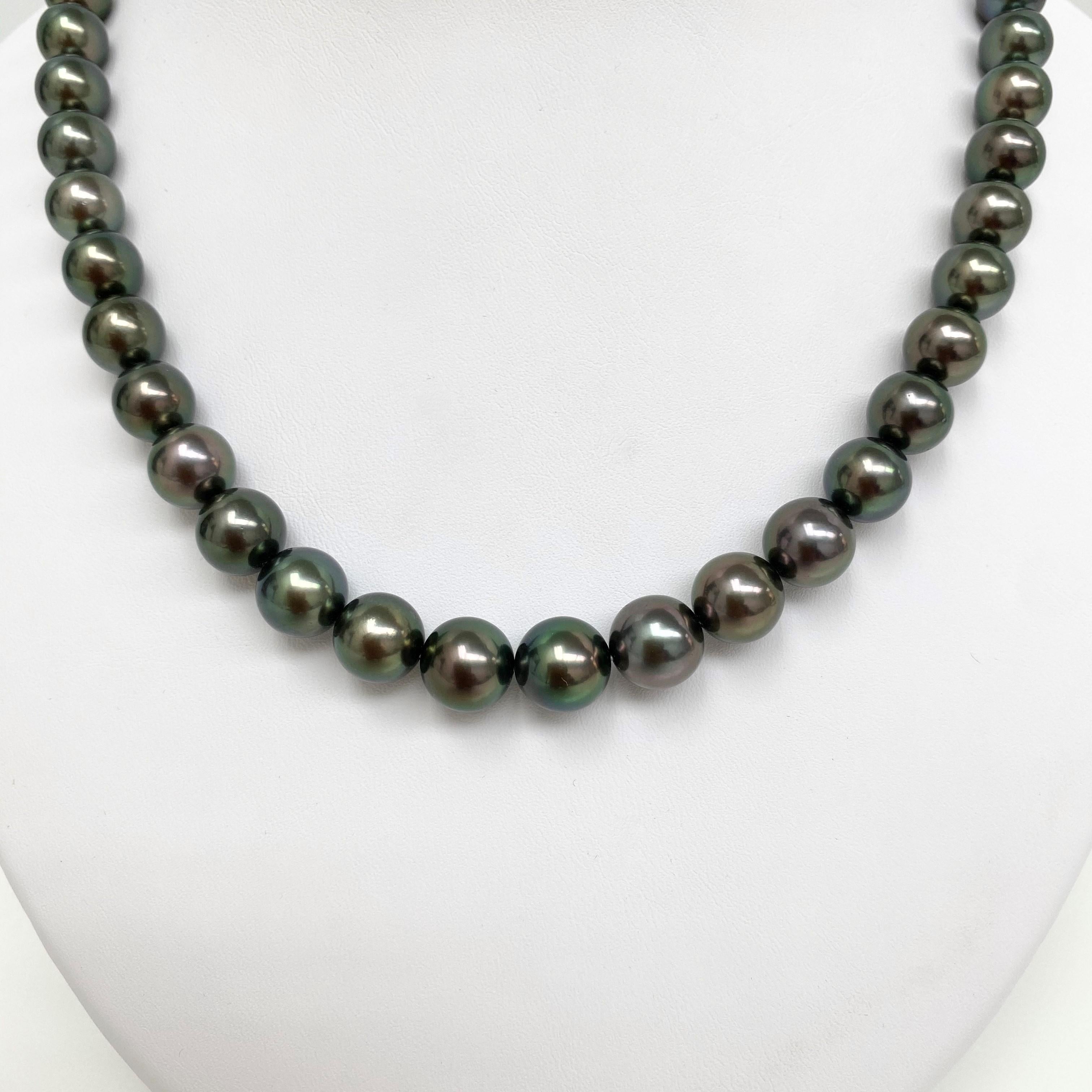 Bead Tahitian Dark Multicolor Round Pearl Necklace with Gold Clasp For Sale