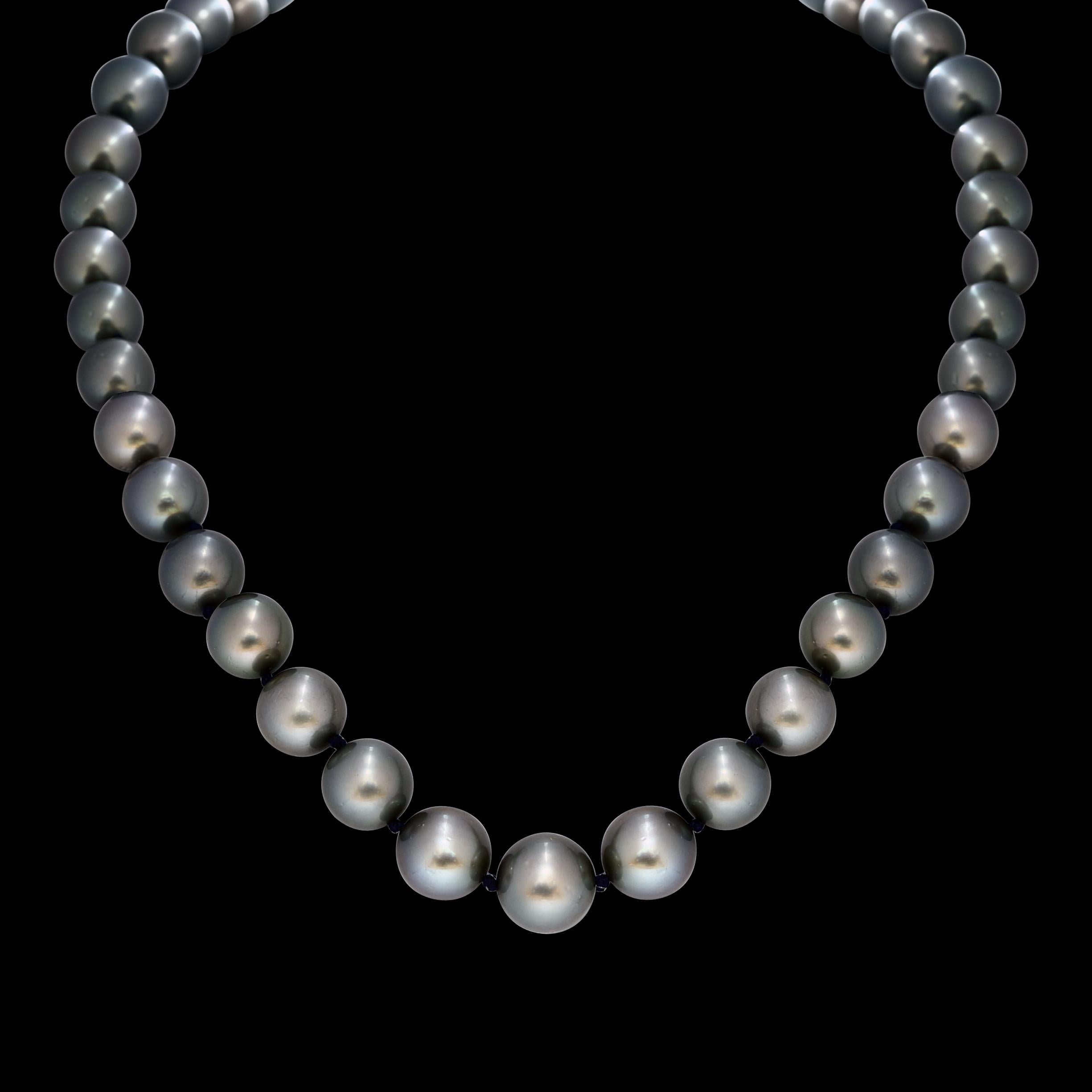 Collier de perles noires graduées de Tahiti de 8 à 11,5 mm avec fermoir en or jaune 18 carats en vente 5