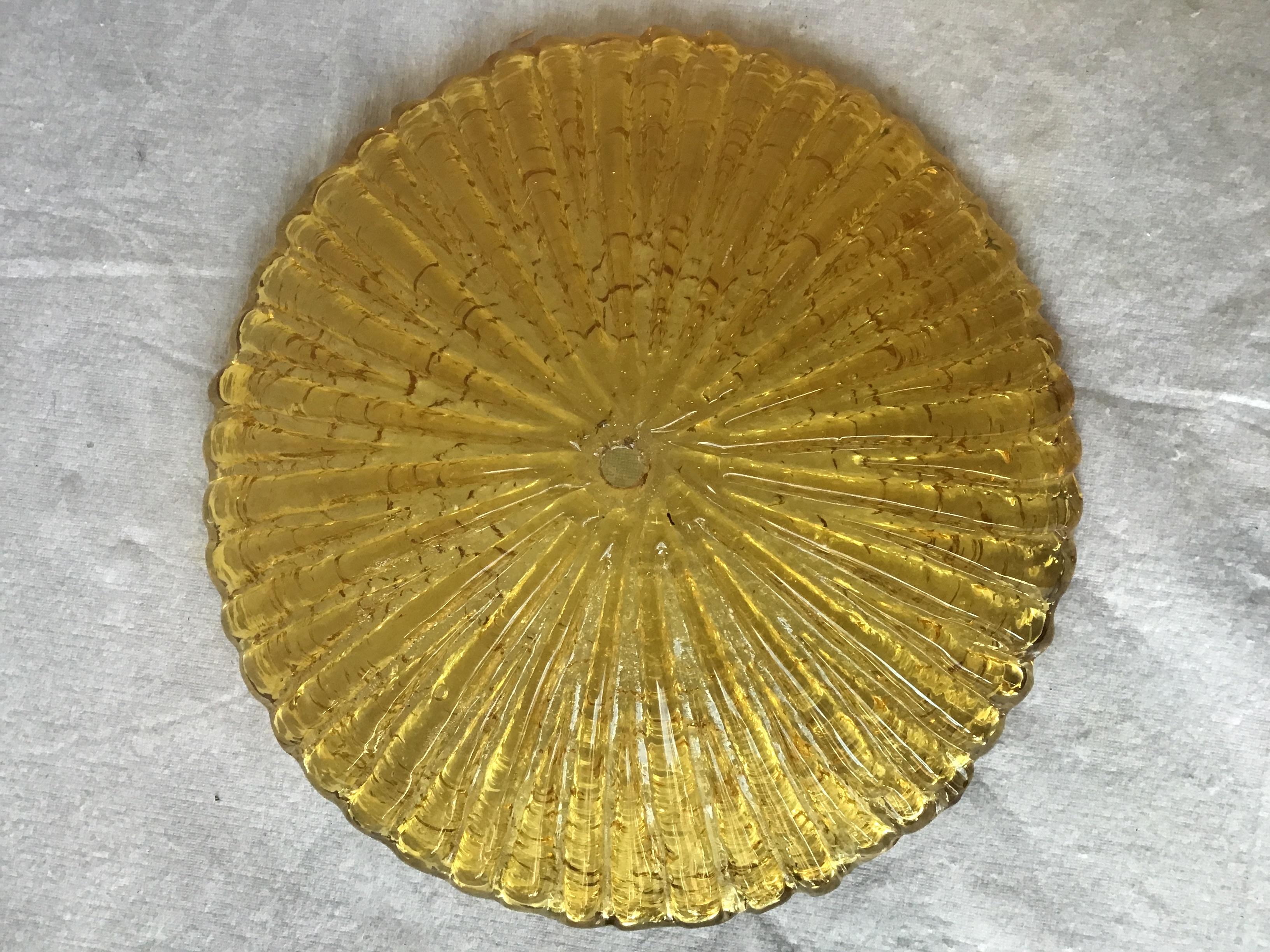 2,   1960er Jahre Flush Mounted Gold  Muranoglas-Leuchten aus Muranoglas (Mitte des 20. Jahrhunderts) im Angebot