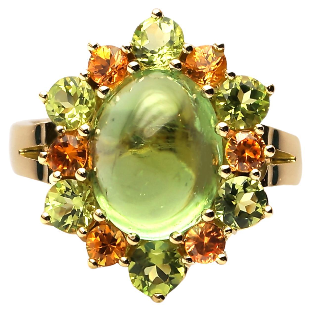 8, 4 ct. Bague en or 18k avec tourmaline verte, péridot et saphirs orange