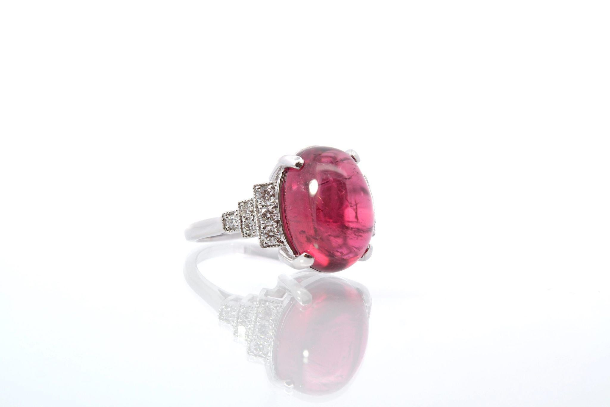 8, 45 carats Cabochon tourmaline and diamonds ring In Good Condition For Sale In PARIS, FR