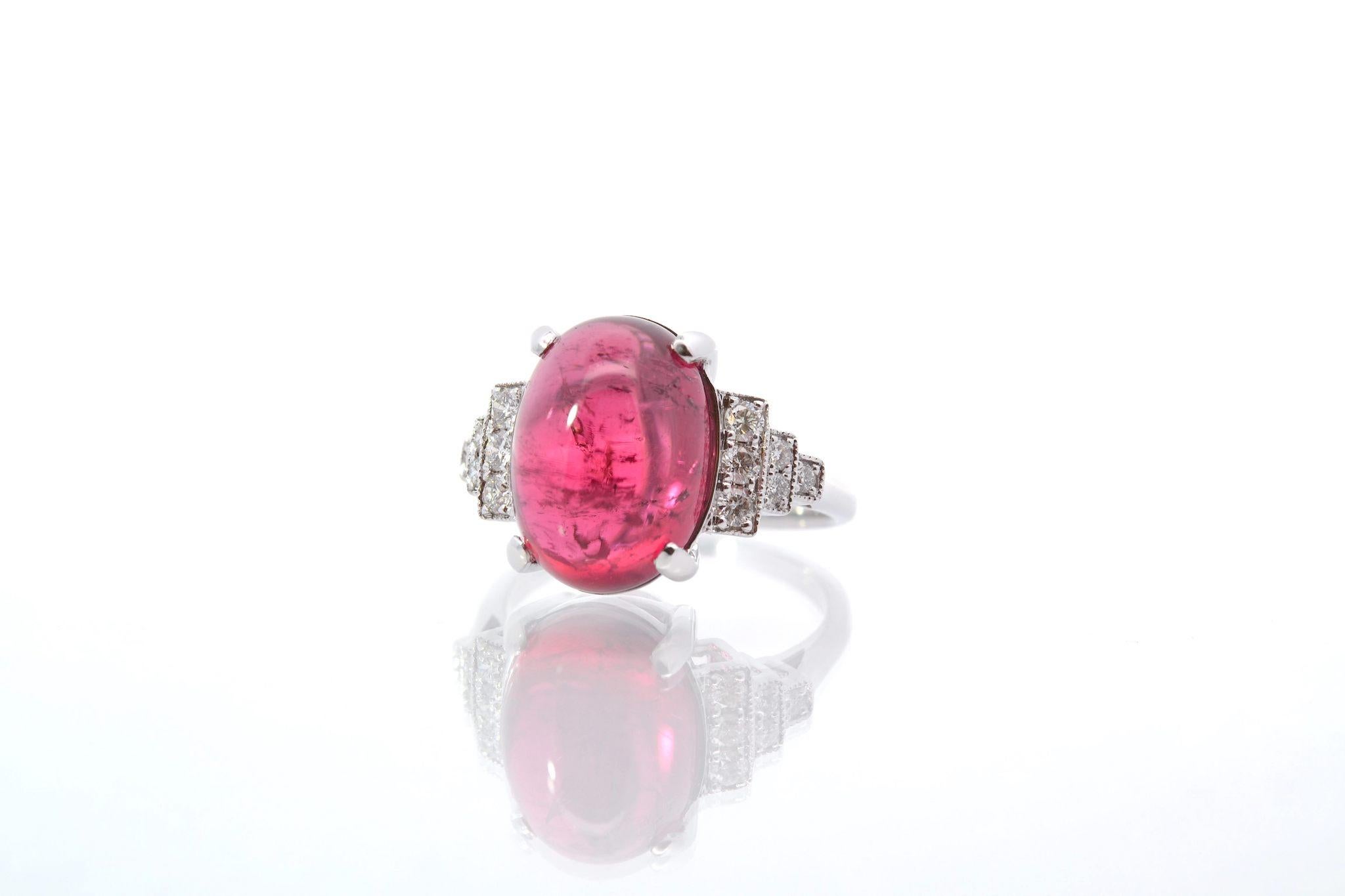 Women's or Men's 8, 45 carats Cabochon tourmaline and diamonds ring For Sale