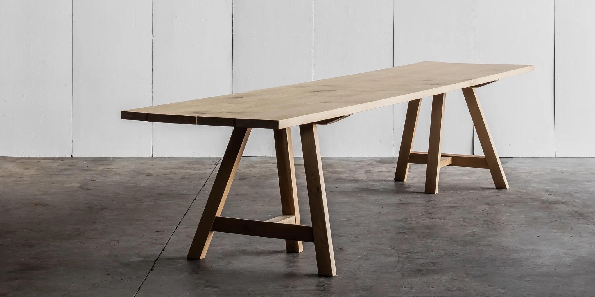 Mesa de Comedor con Caballete Belga de Roble Macizo de 8'-5 en venta 1