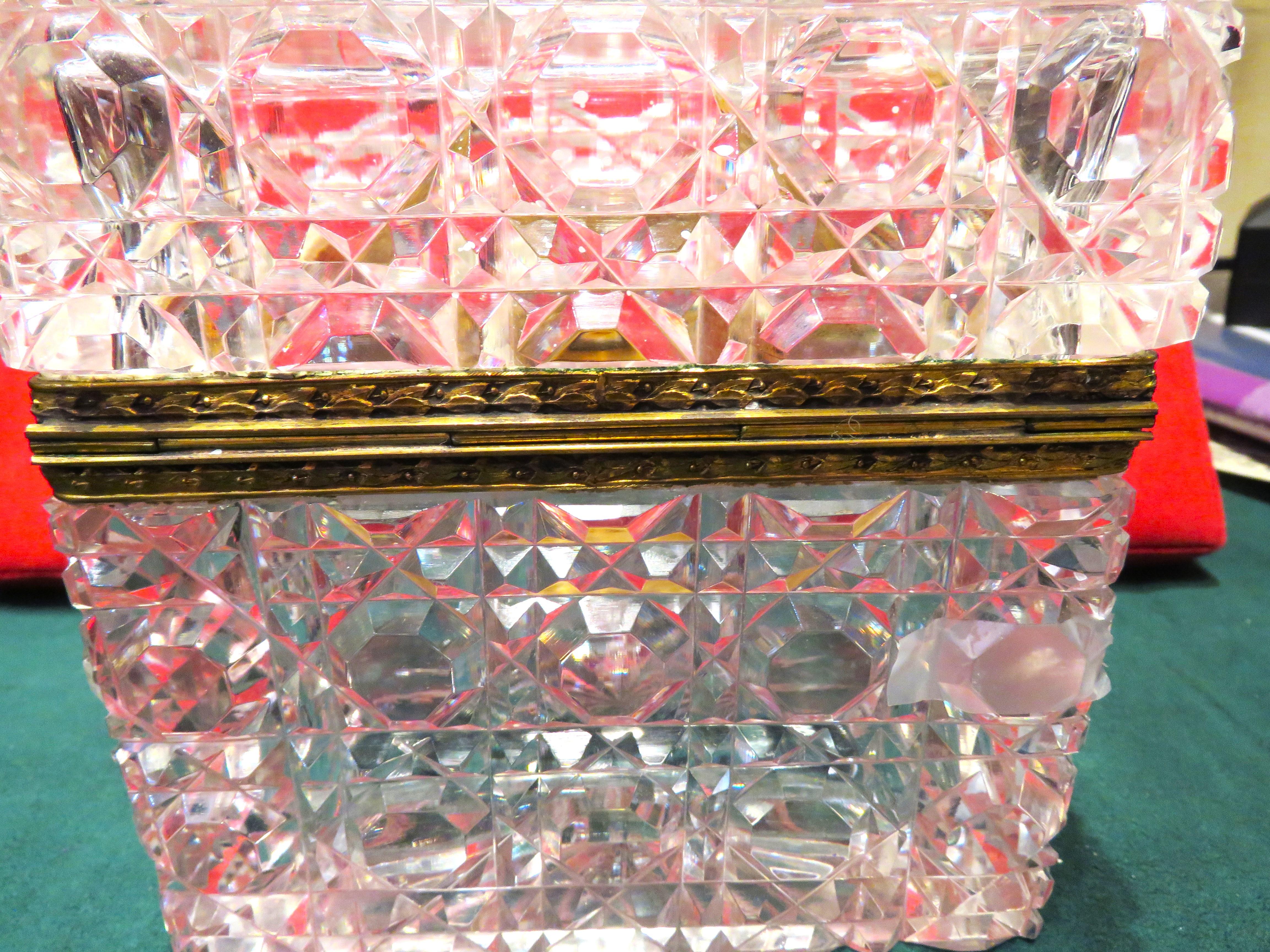 8, 500 Französisch 19. Jahrhundert Schweres handgeschliffenes klares Kristallglas Bronze Mount Box im Zustand „Hervorragend“ im Angebot in New York, NY