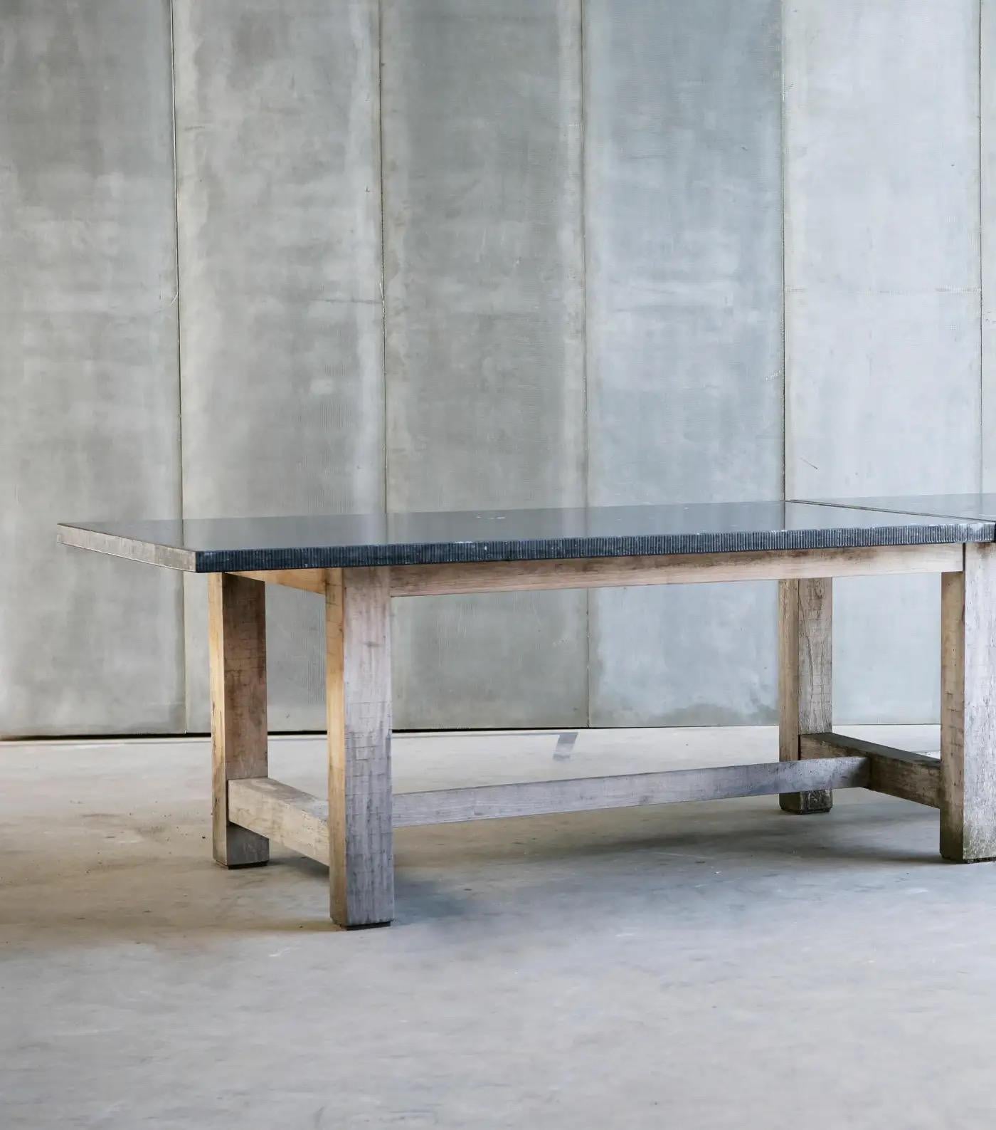 Table de salle à manger à 4 pieds en chêne belge massif et pierre bleue 8'-6