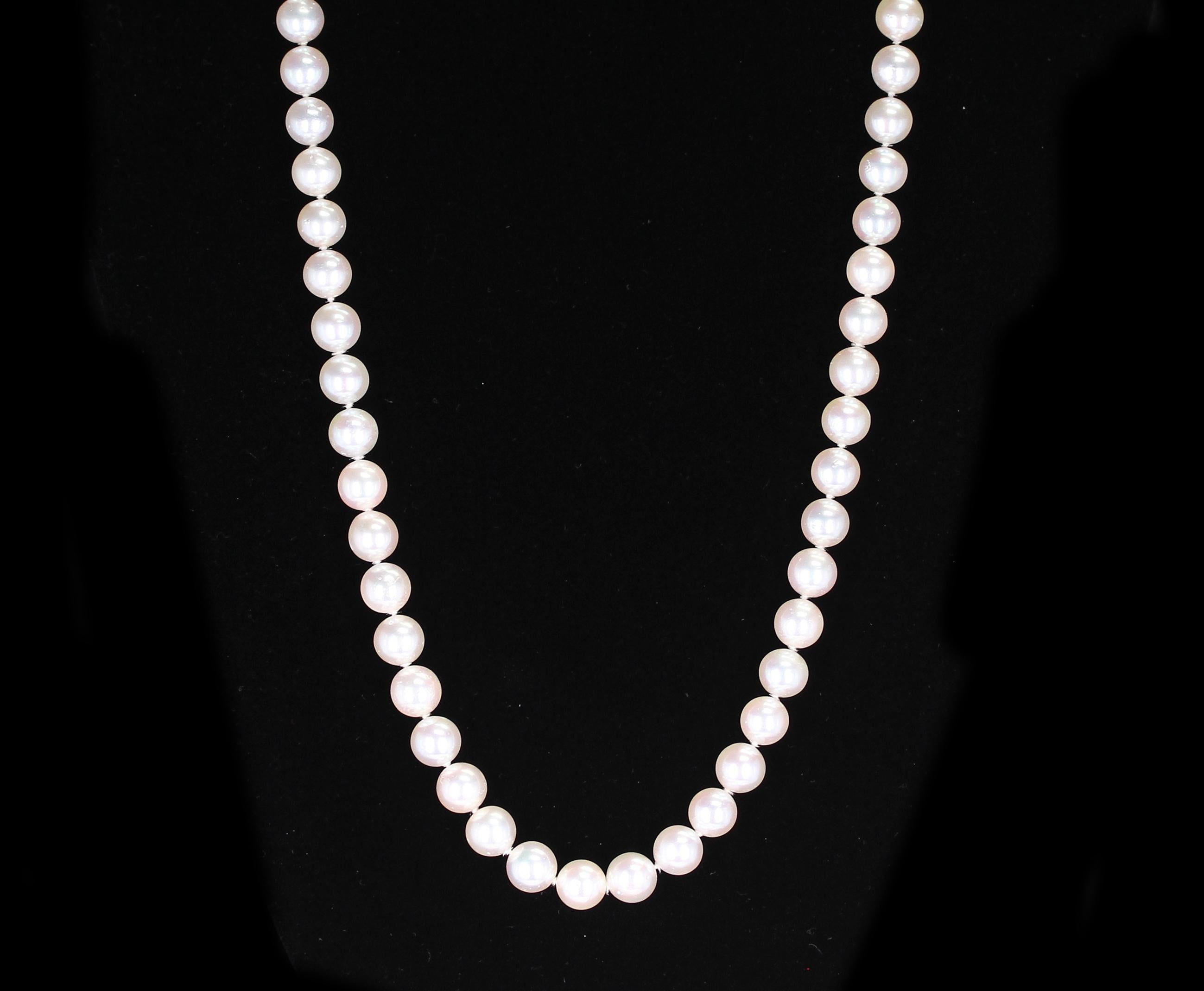 A classic strand of smooth cultured pearls, Length: 33 inches, Weight: 438 cts. Size: 8-8.5MM.