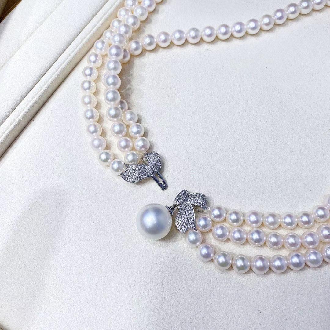 Crown Radiance】Aurora Akoya Perle Dreifach-Strang Halskette mit Diamant Bogen Verschluss im Angebot 4