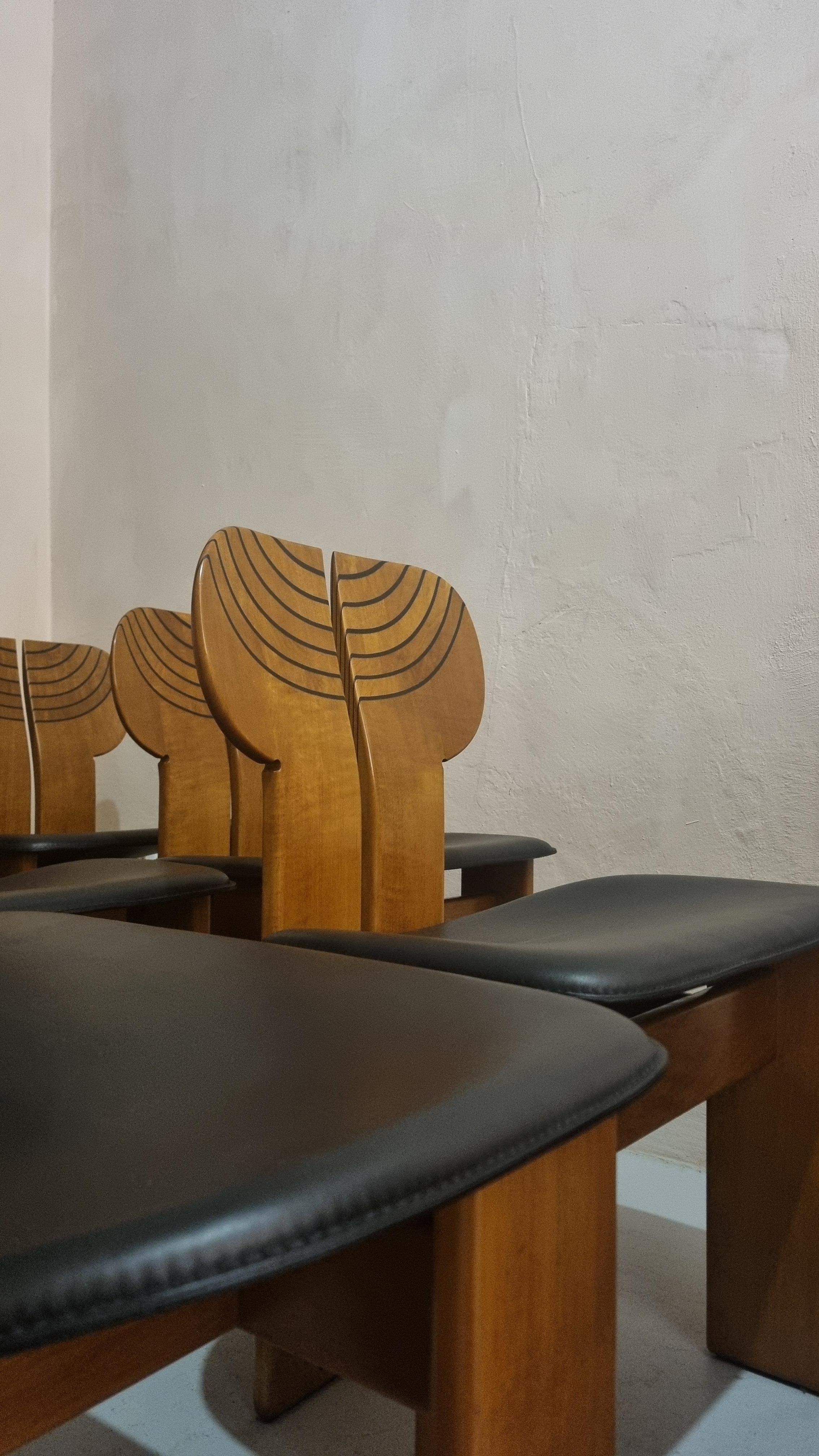 Brass 8 Africa chairs designed by Afra & Tobia Scarpa for Maxalto 1980s Artona series For Sale