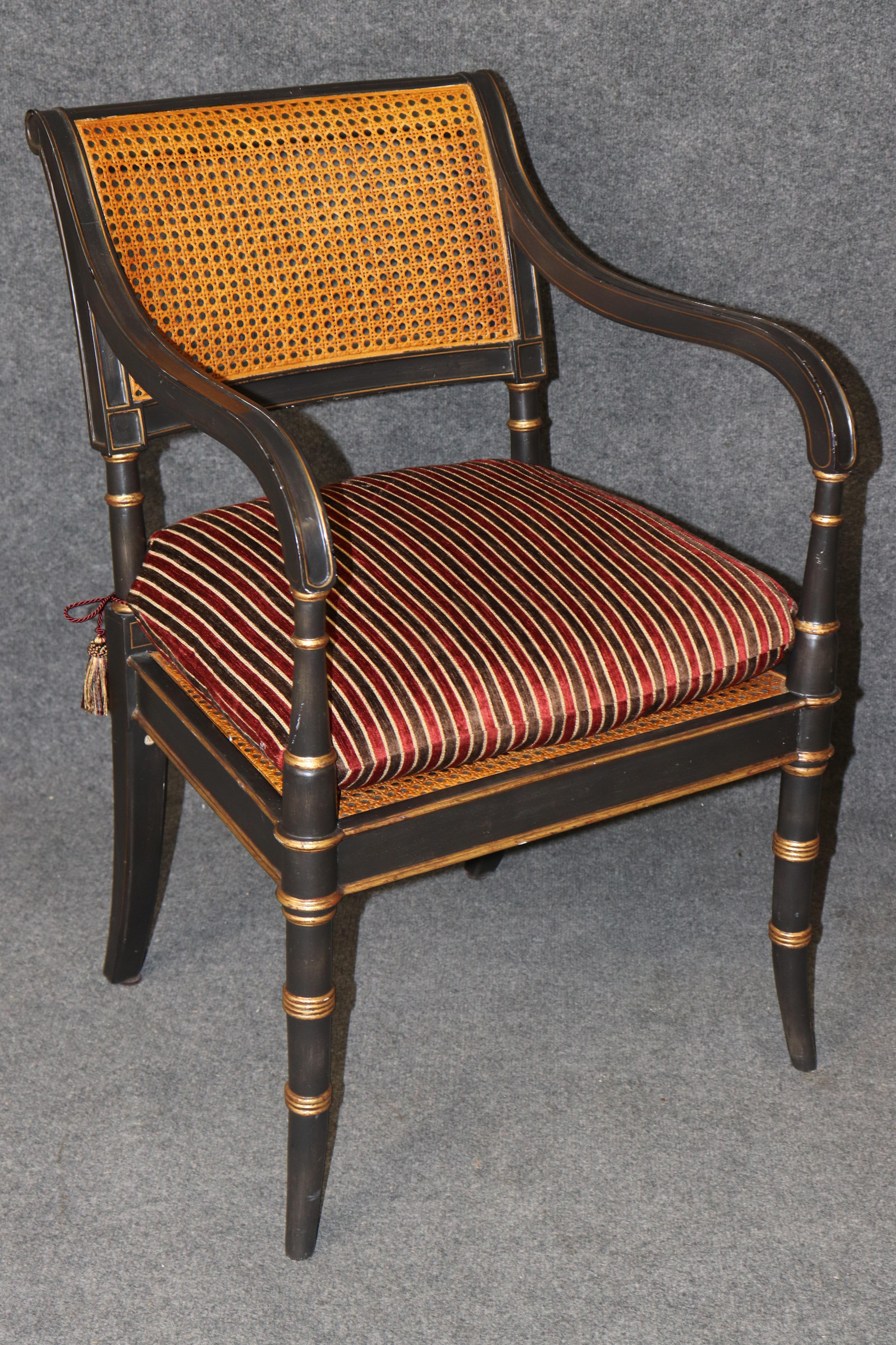8 Alfonso Marina Ebonisiert und vergoldet Regency Style Esszimmerstühle (Polster) im Angebot