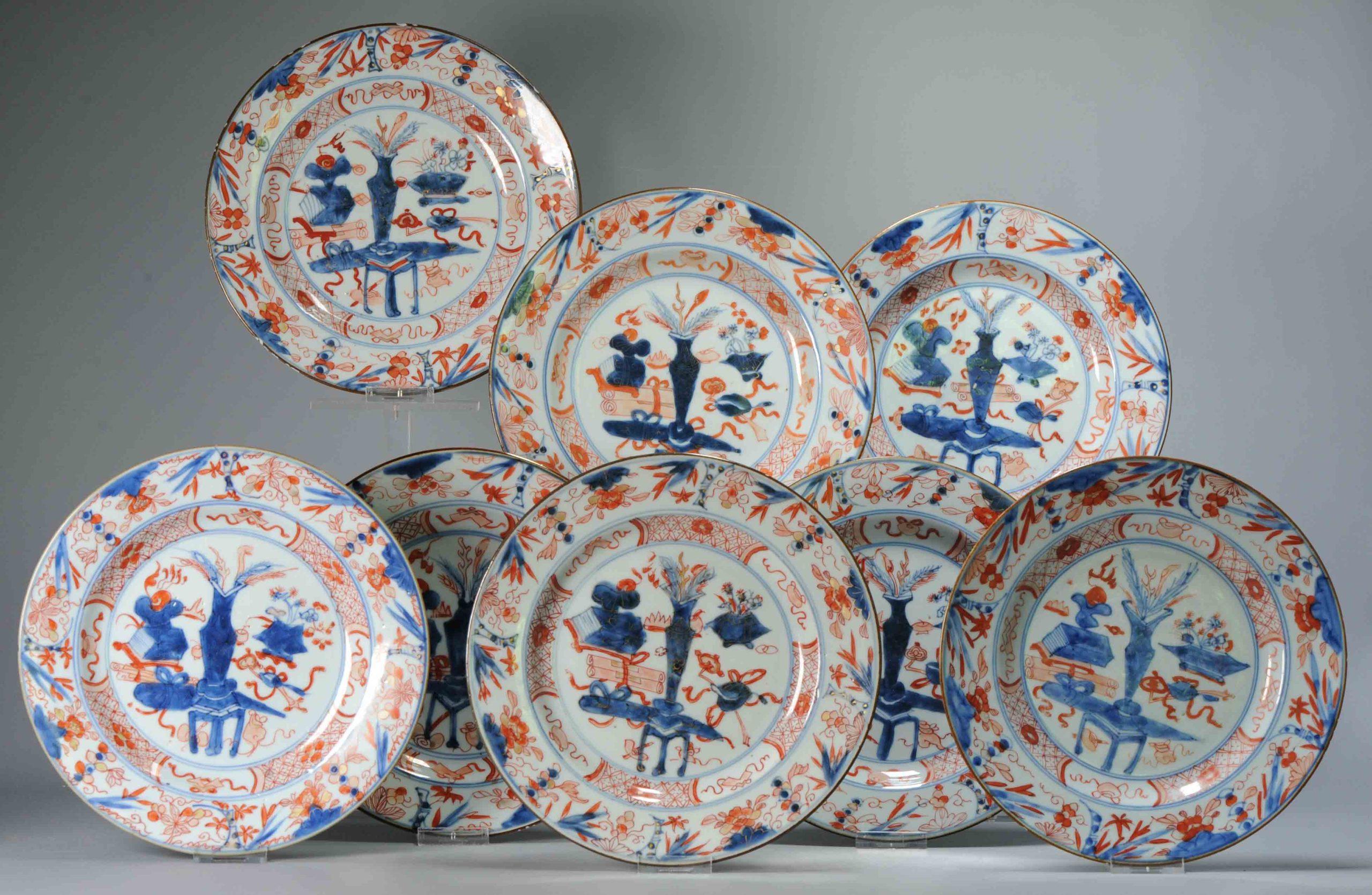 Antike chinesisches Porzellan #8 aus der Qing-Periode, Imari Kangxi-Set, 18. Jahrhundert im Zustand „Gut“ im Angebot in Amsterdam, Noord Holland