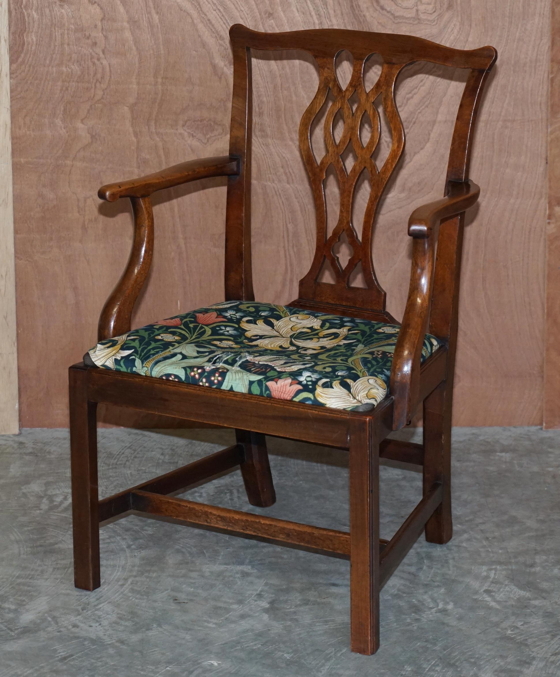 8 Anciennes chaises de salle à manger George III circa 1830 Thomas Chippendale William Morris en vente 9