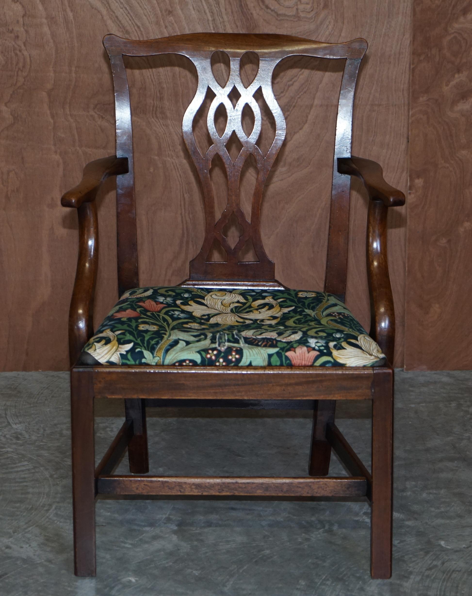 8 Anciennes chaises de salle à manger George III circa 1830 Thomas Chippendale William Morris en vente 10