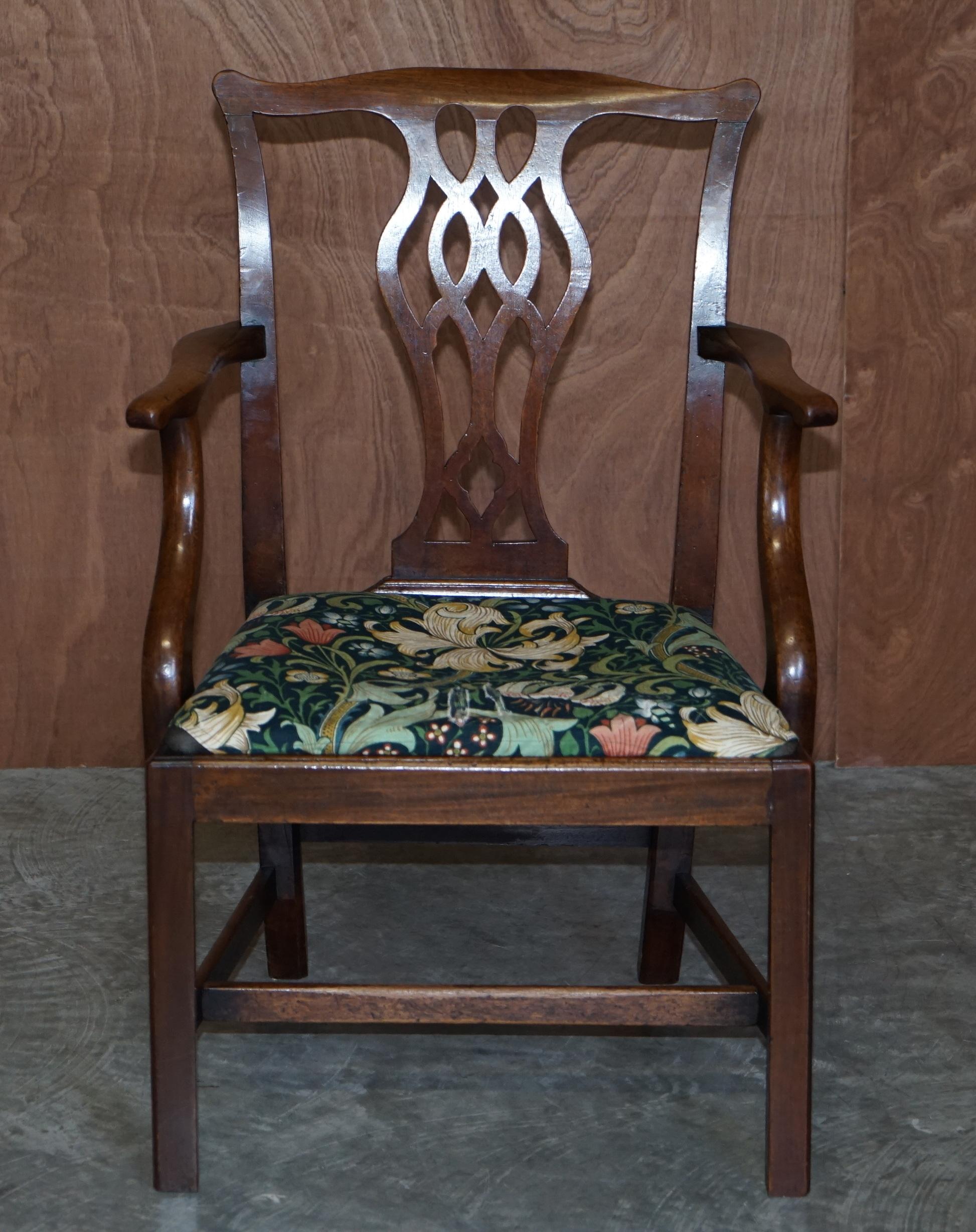 8 Antike George III um 1830 Thomas Chippendale Esszimmerstühle William Morris im Angebot 9