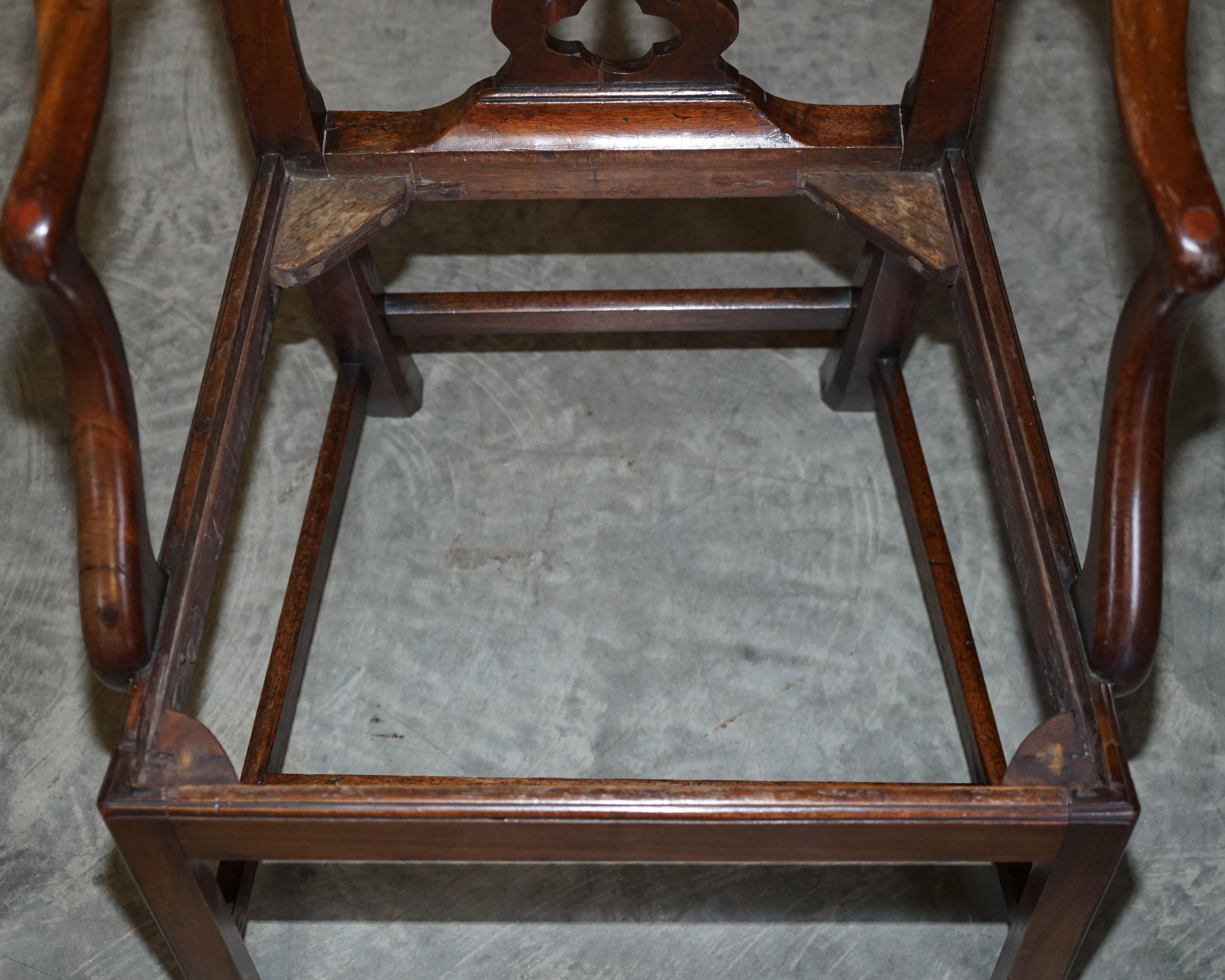 8 Anciennes chaises de salle à manger George III circa 1830 Thomas Chippendale William Morris en vente 12