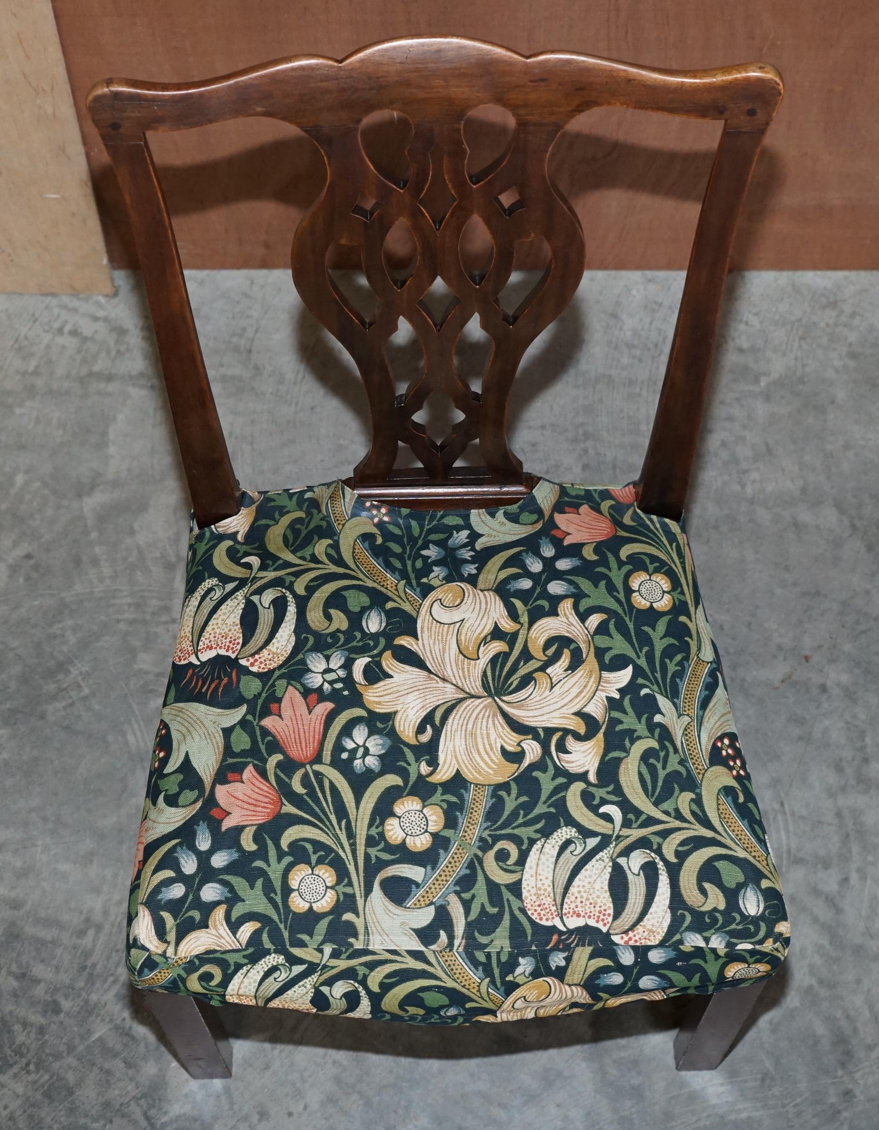 Milieu du XIXe siècle 8 Anciennes chaises de salle à manger George III circa 1830 Thomas Chippendale William Morris en vente