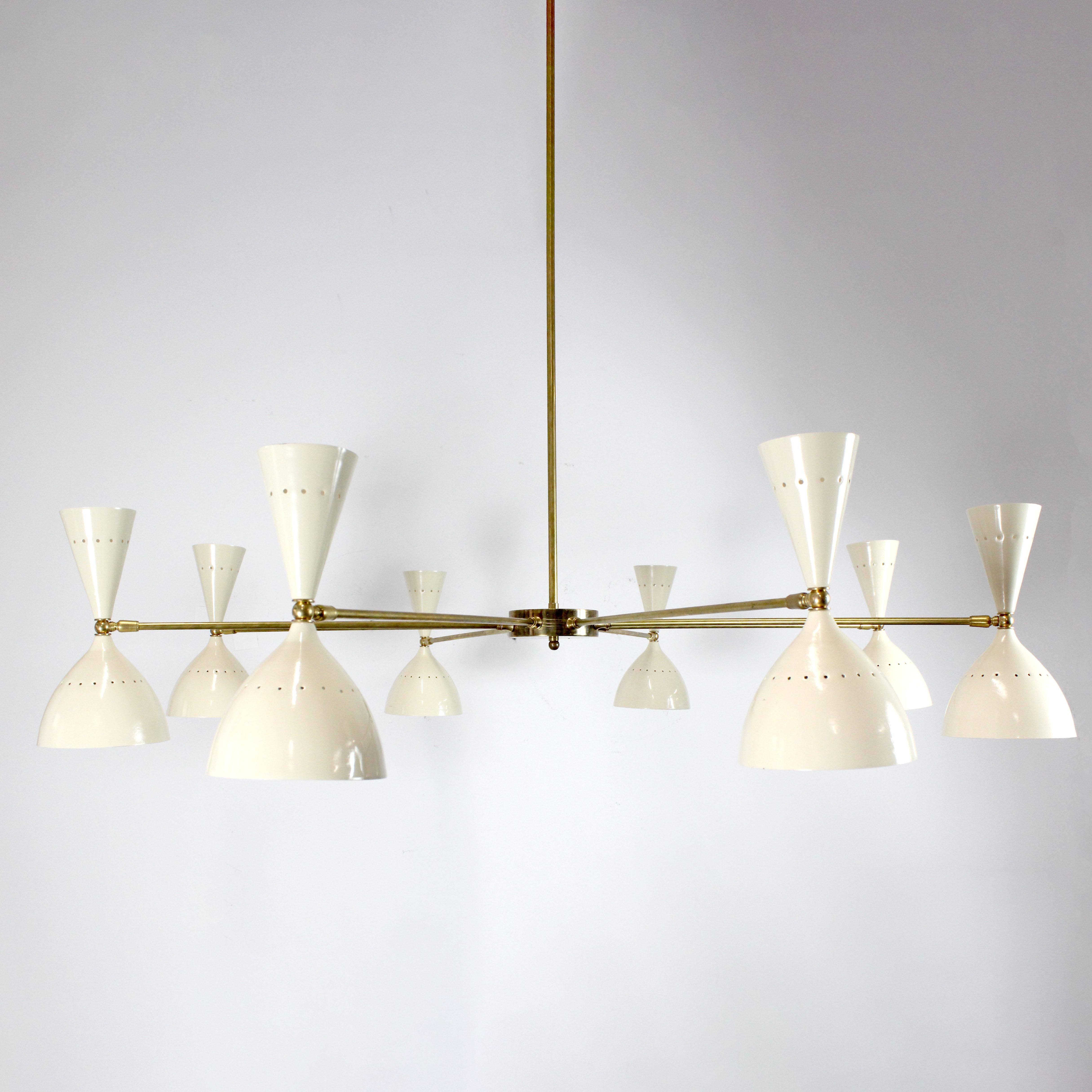Lampada da soffitto a 8 bracci, smalto avorio e ottone dorato, Italia Atr. Silvio Piattelli In condizioni buone in vendita a Madrid, España