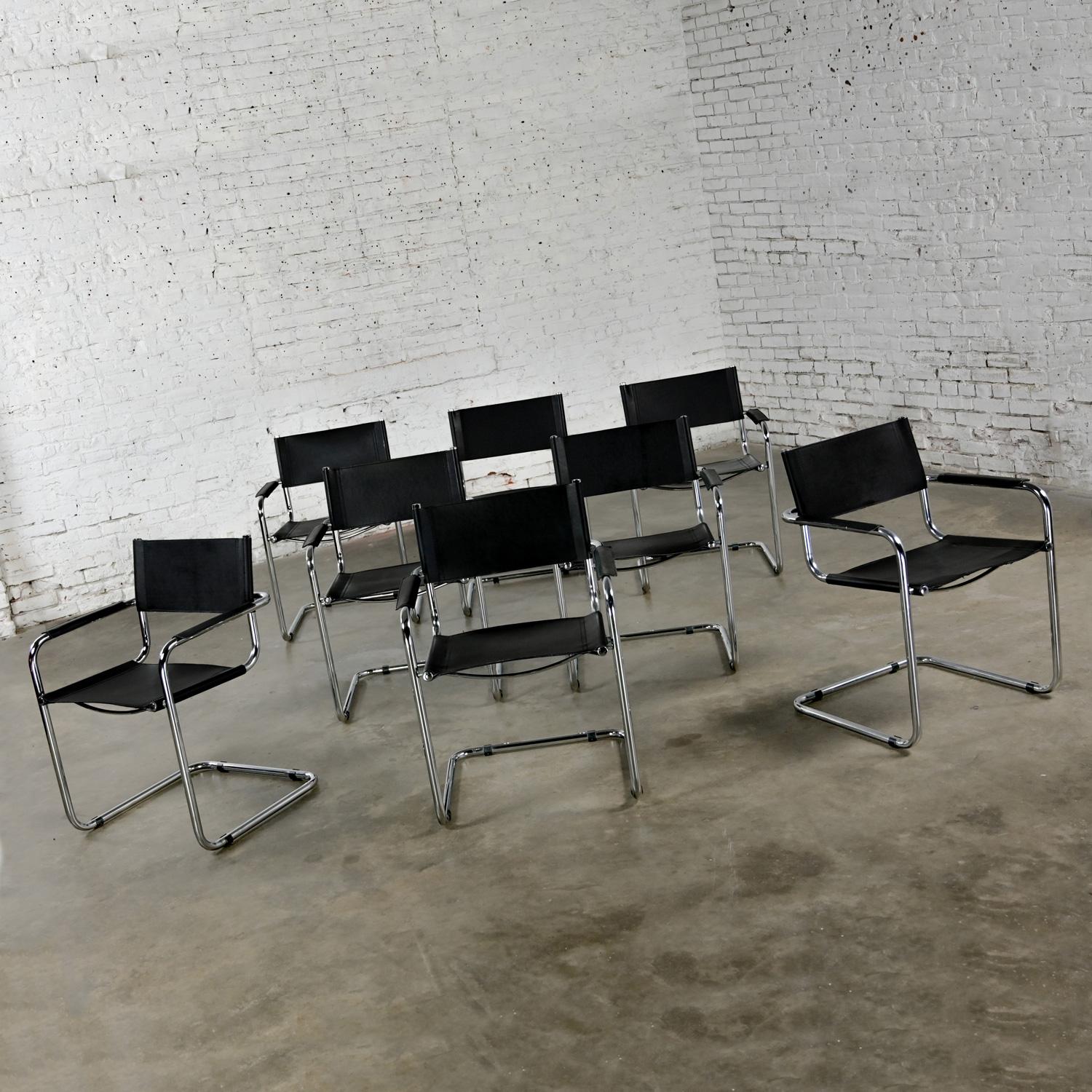 8 chaises italiennes Bauhaus à piétement luge en cuir noir et chrome Attribué à Mart Stam en vente 9