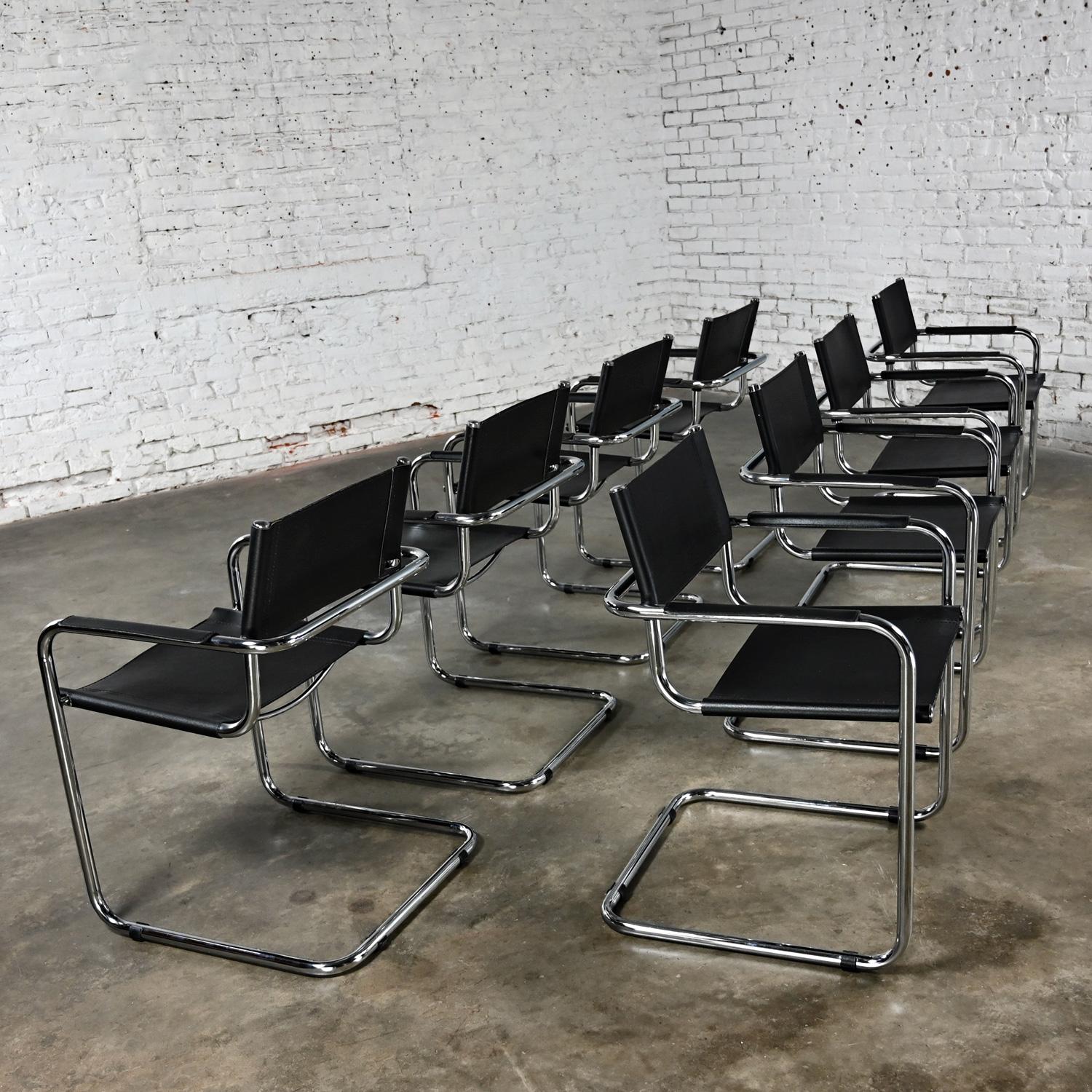8 chaises italiennes Bauhaus à piétement luge en cuir noir et chrome Attribué à Mart Stam en vente 11