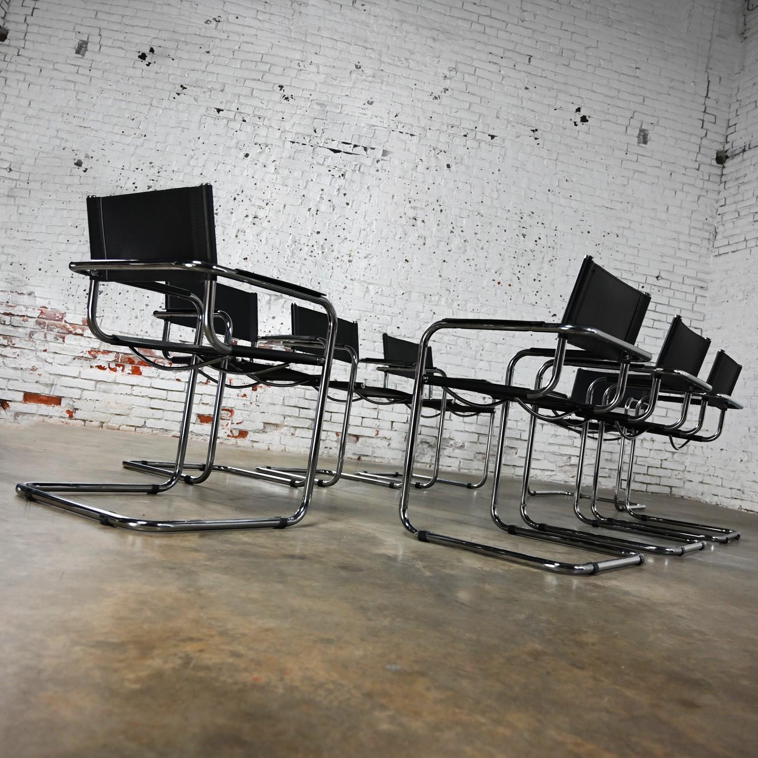 8 chaises italiennes Bauhaus à piétement luge en cuir noir et chrome Attribué à Mart Stam en vente 12