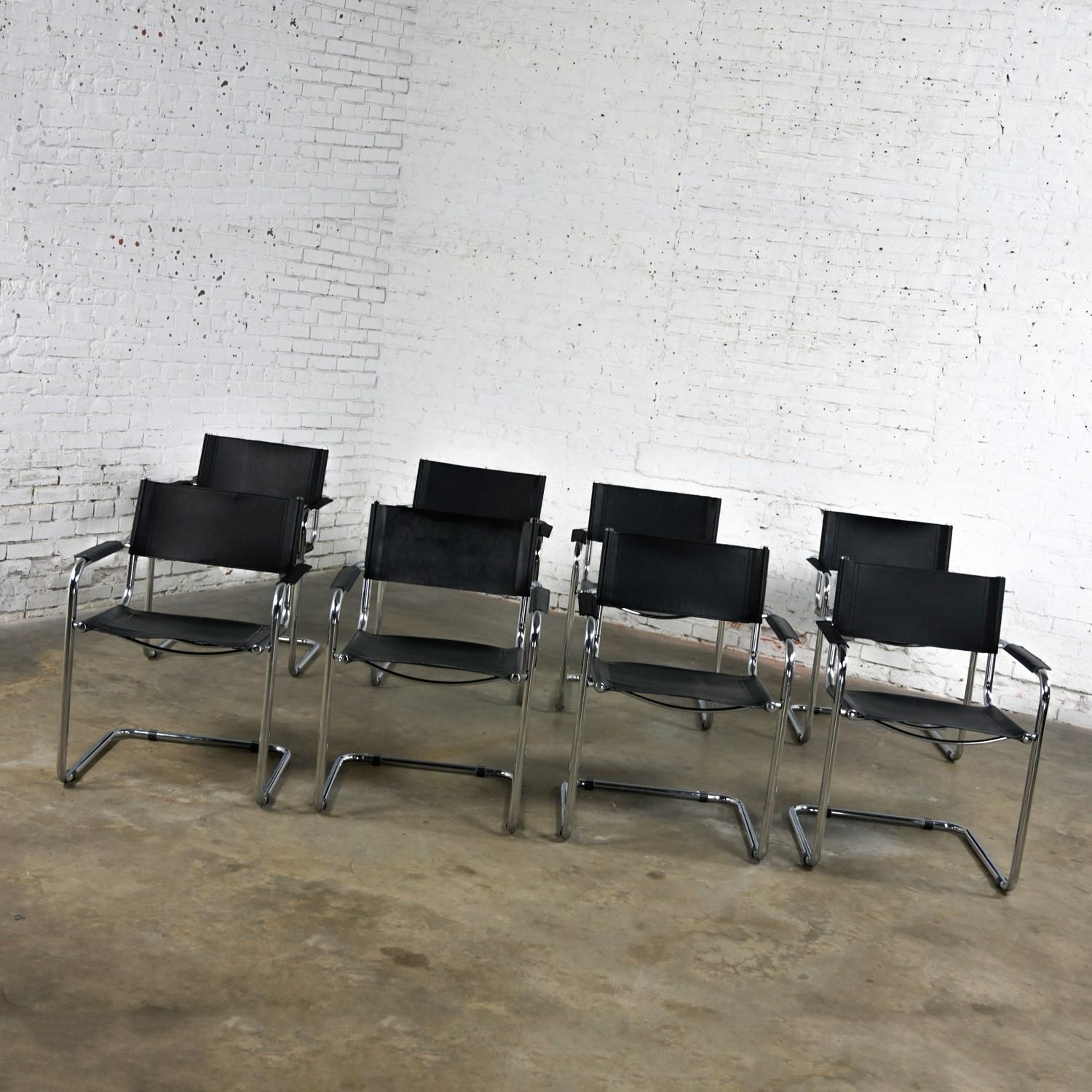 20ième siècle 8 chaises italiennes Bauhaus à piétement luge en cuir noir et chrome Attribué à Mart Stam en vente